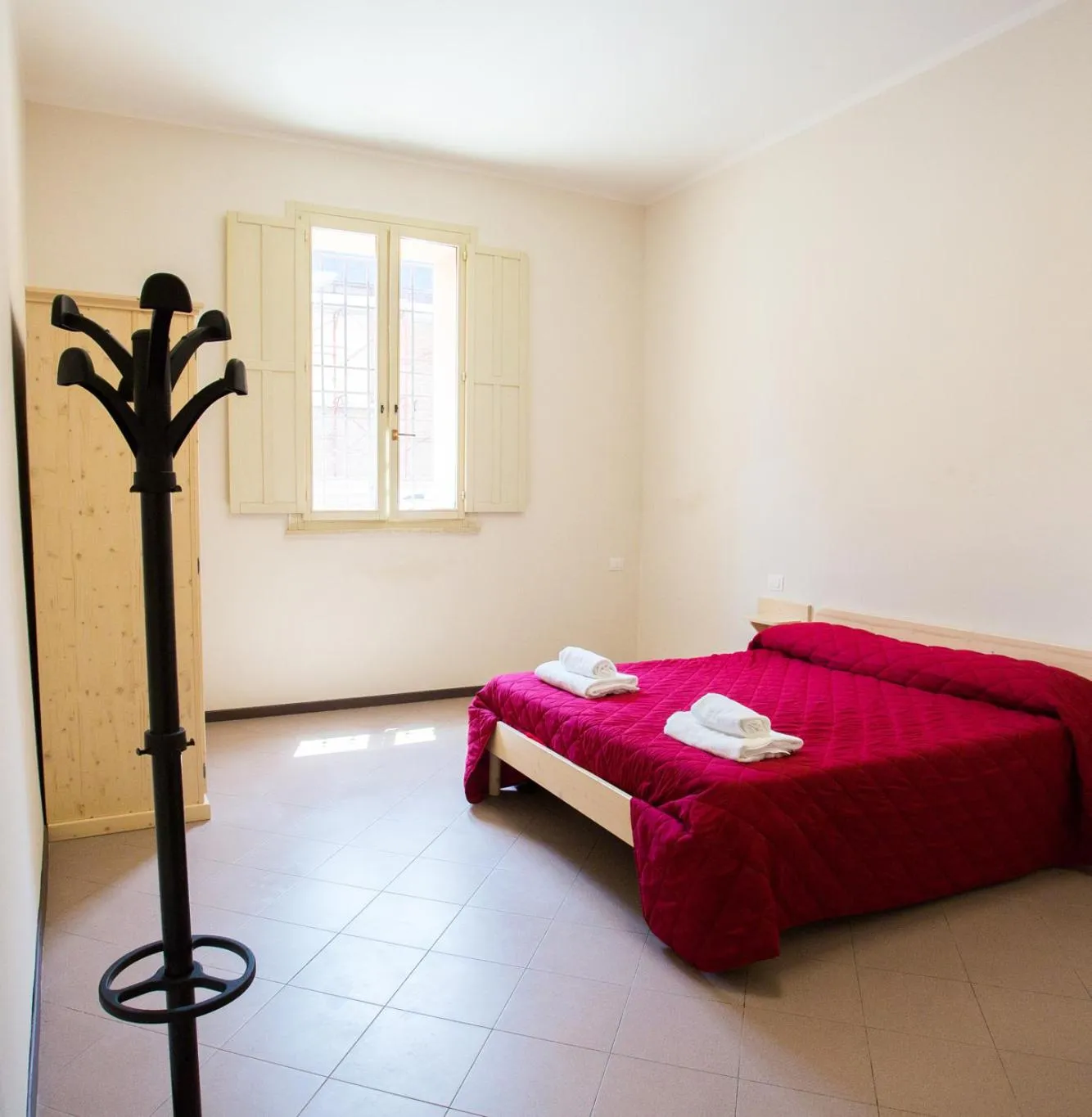 Photo of the whole room, Bed in Student's Hostel Estense