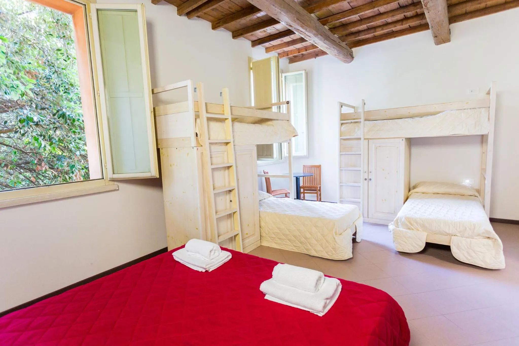 Photo of the whole room, Bed in Student's Hostel Estense