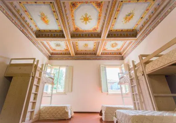 Bed in 6-Bed Dormitory Room in Student's Hostel Estense Bed in 6-Bed Dormitory Room in Student's Hostel Estense