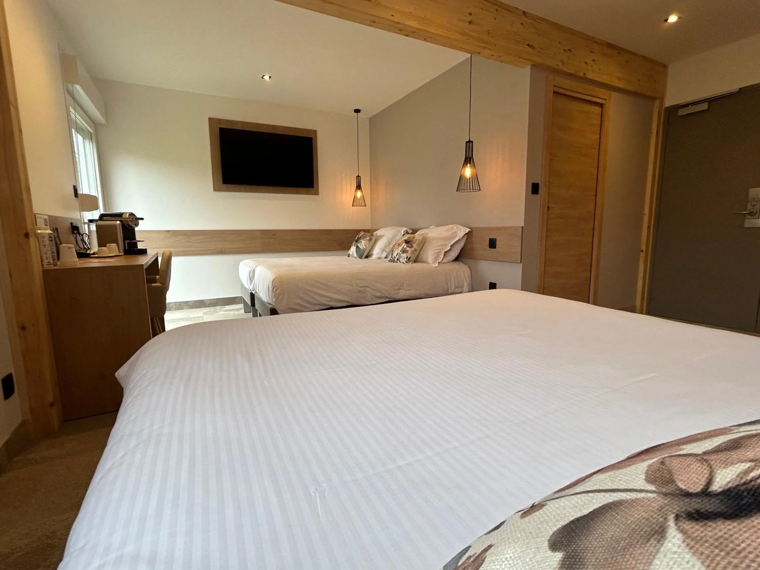 Bed in Les Orchidées , Hôtel & Restaurant