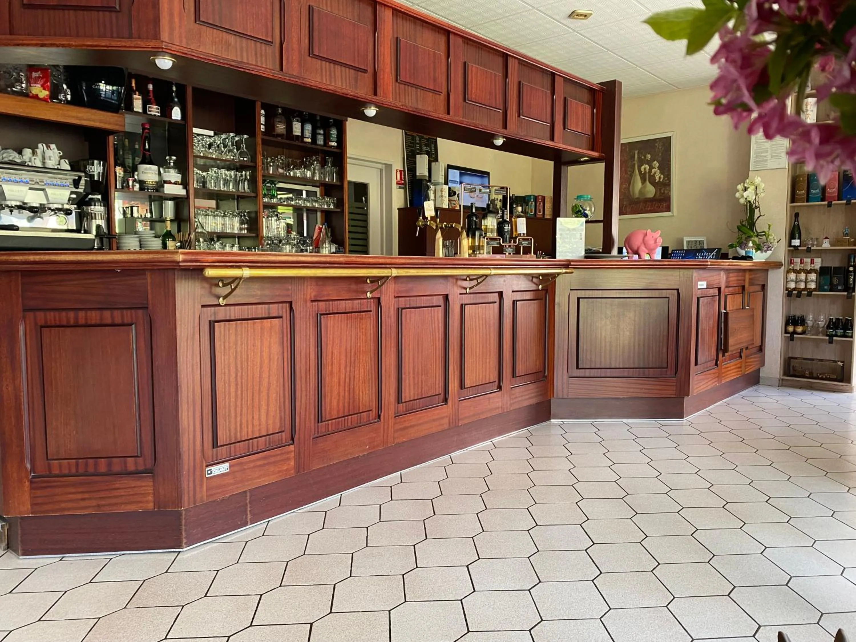 Lounge or bar in Les Orchidées , Hôtel & Restaurant