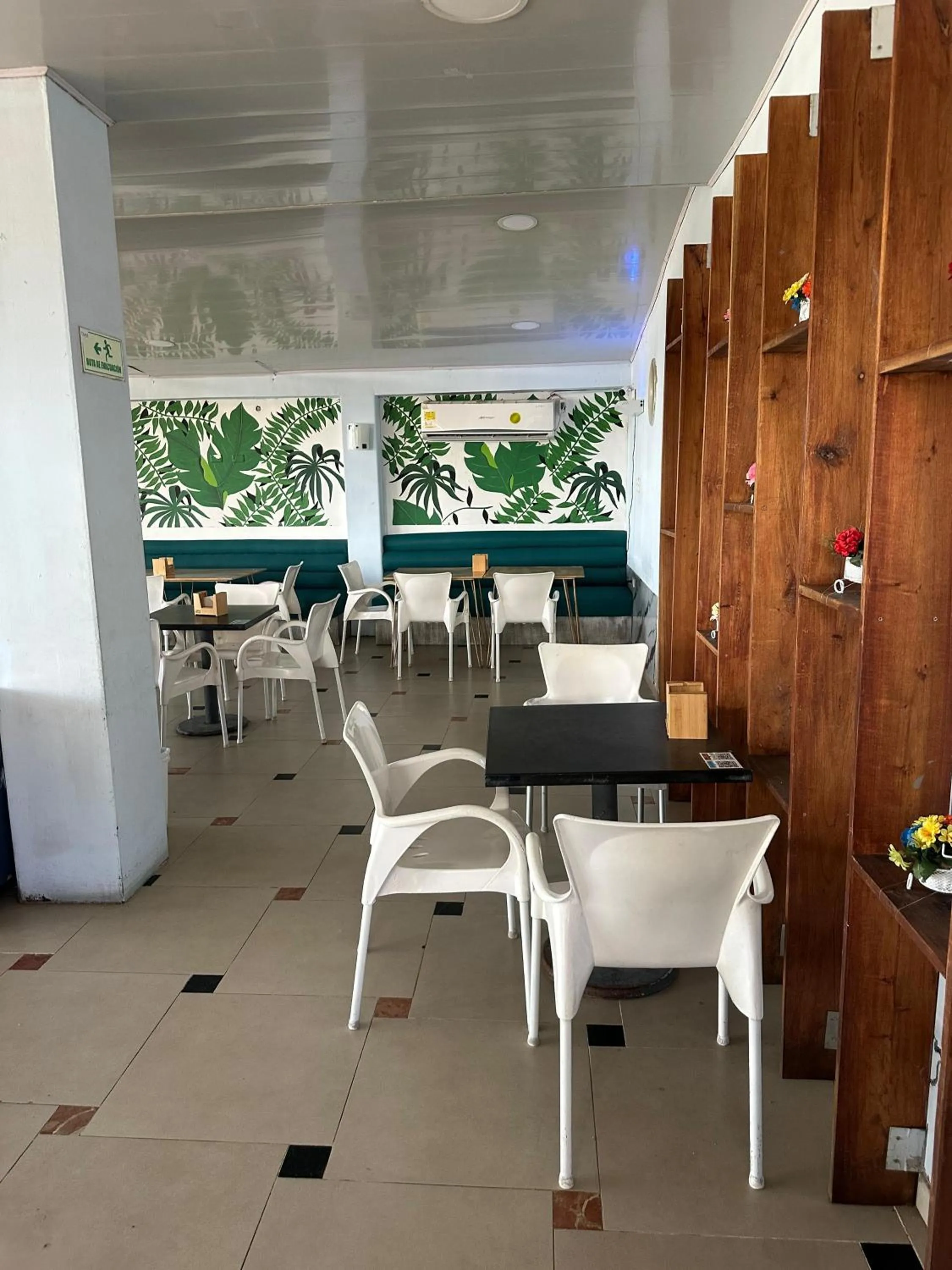 Restaurant/places to eat in TAMA Hotel Santa Marta