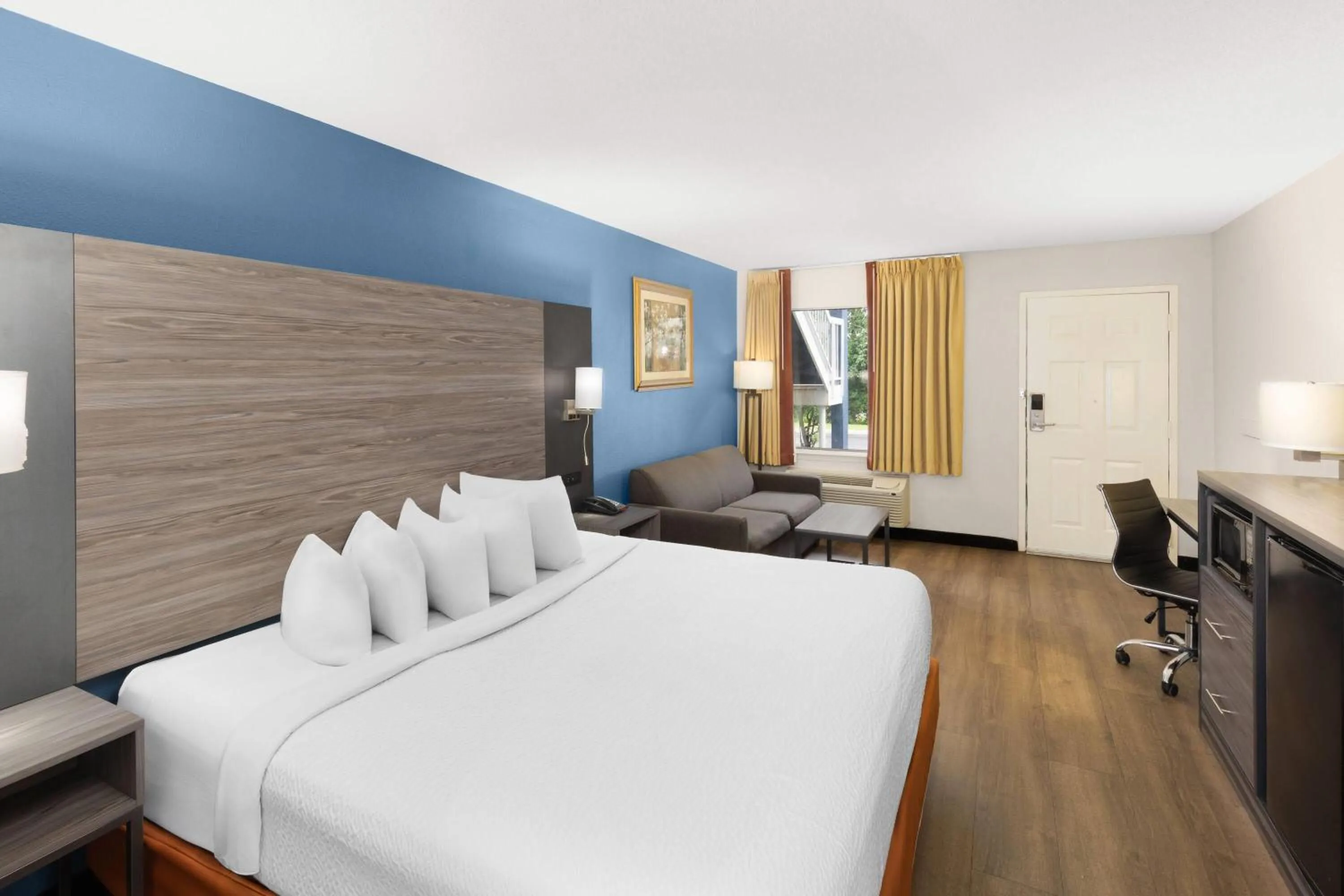 Photo of the whole room, Bed in Baymont by Wyndham Richburg - Chester Area