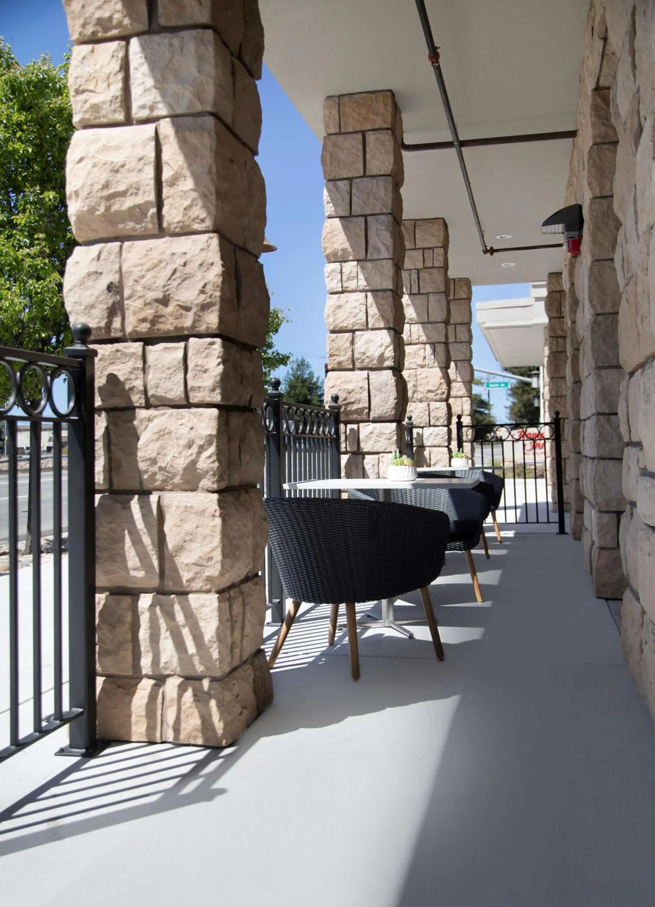 Patio in Hampton Inn Santa Cruz West, Ca