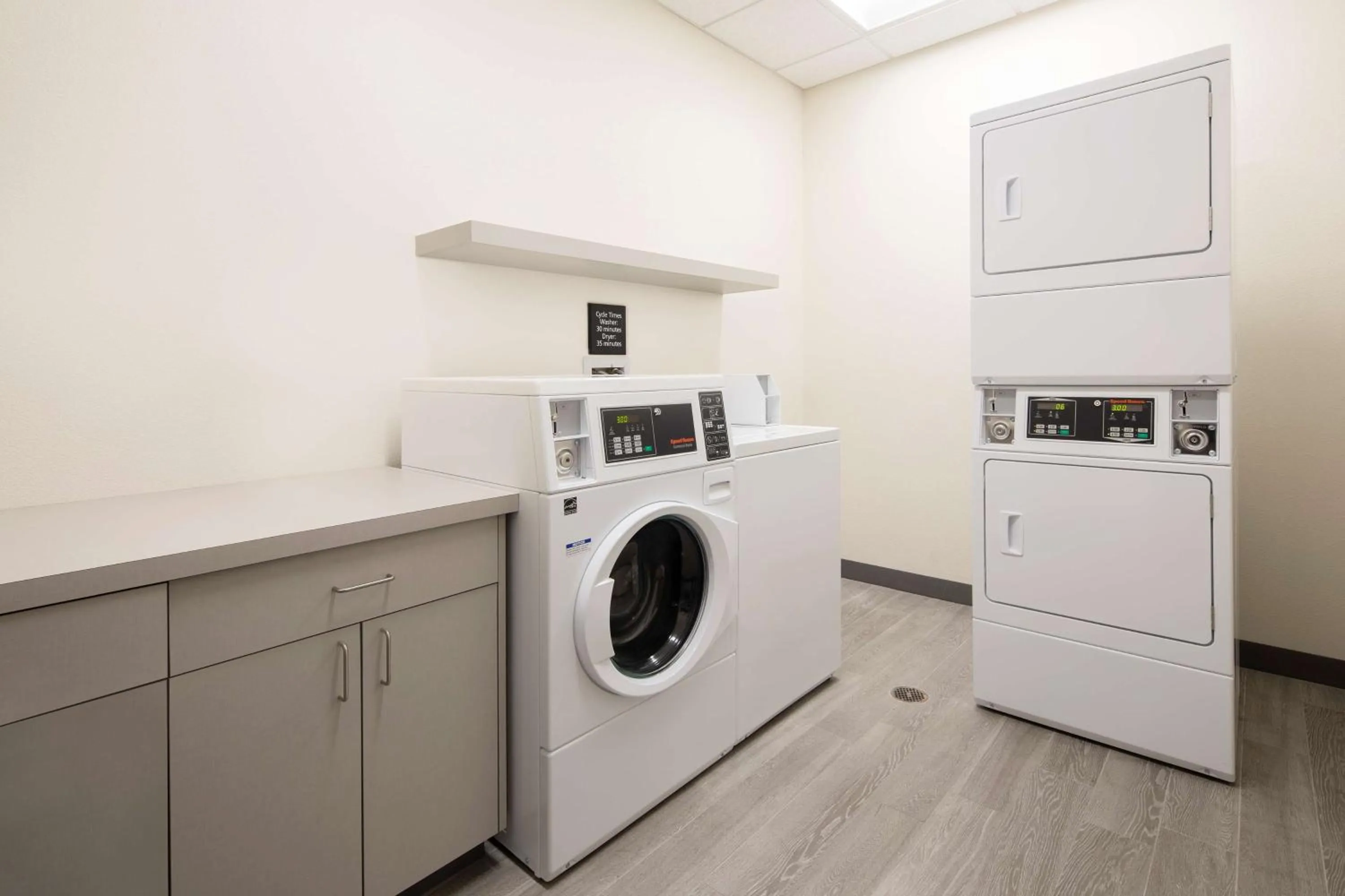 Property building in Hampton Inn Santa Cruz West, Ca