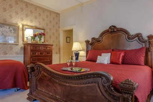 Mira Monte Inn & Suites