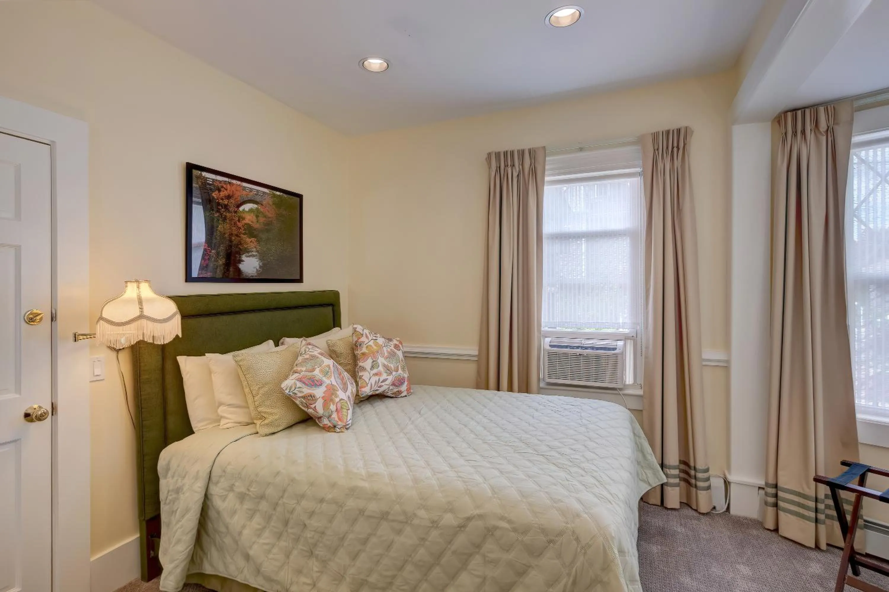 Bedroom, Bed in Mira Monte Inn & Suites