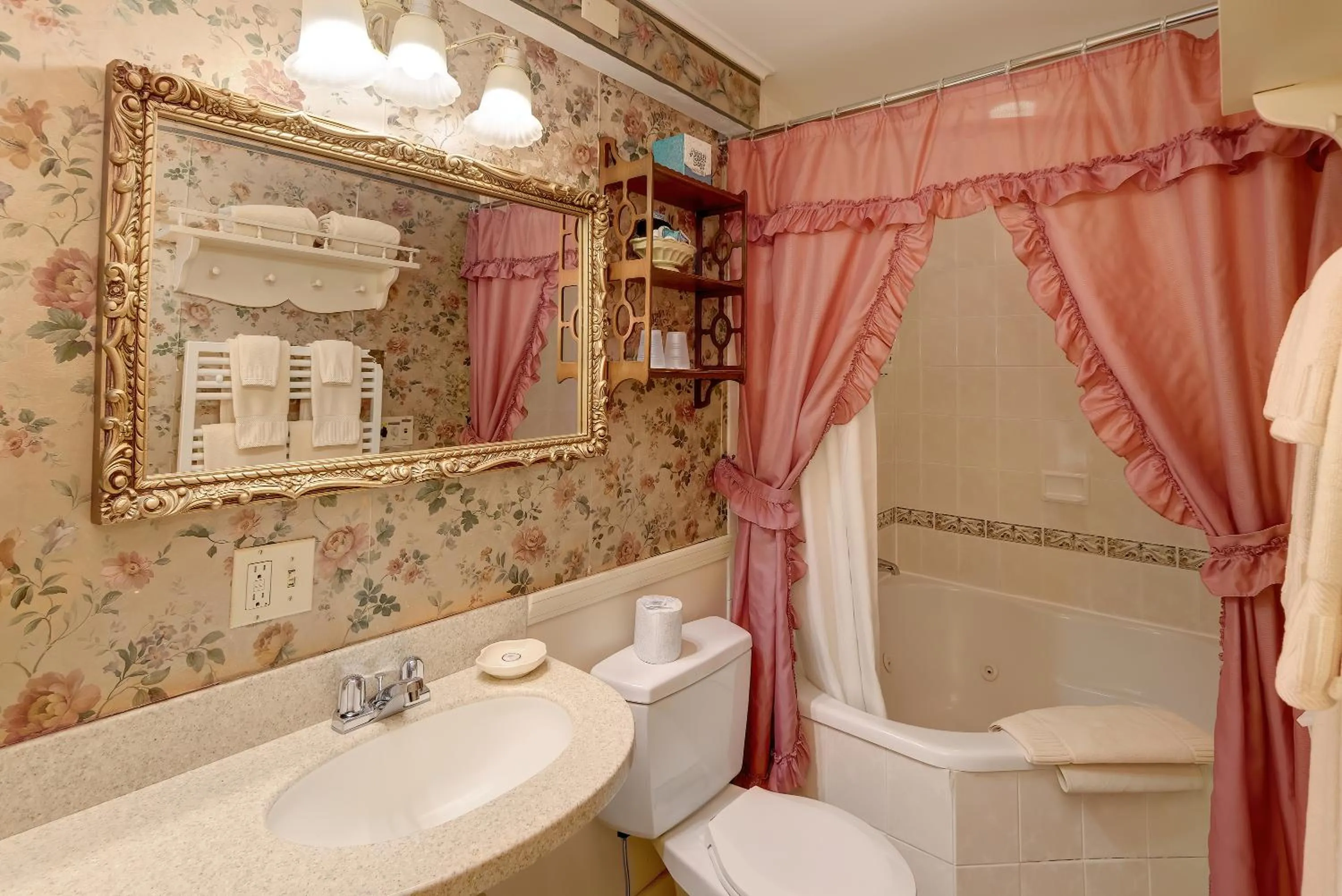 Bathroom in Mira Monte Inn & Suites