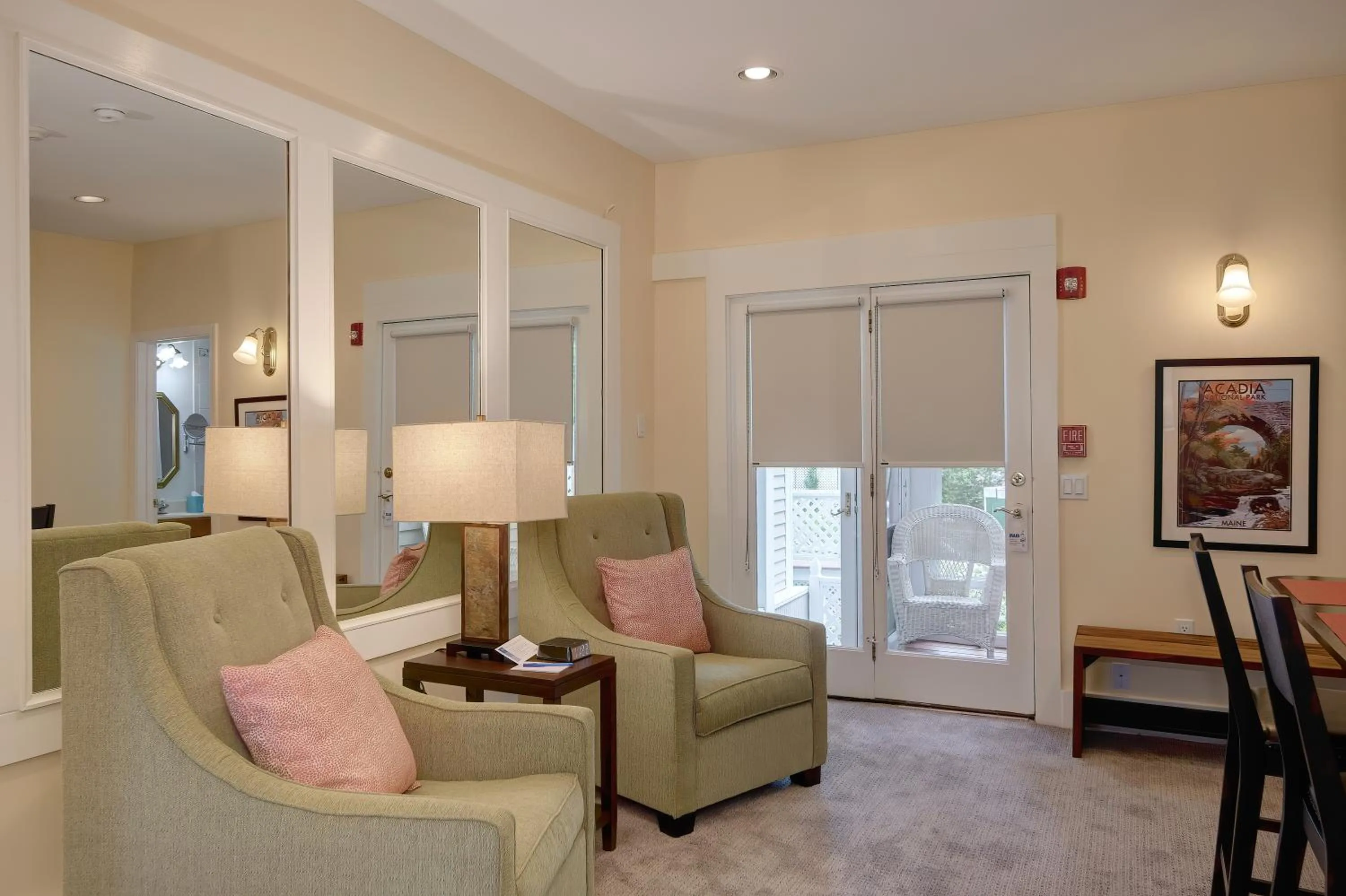 Seating area in Mira Monte Inn & Suites