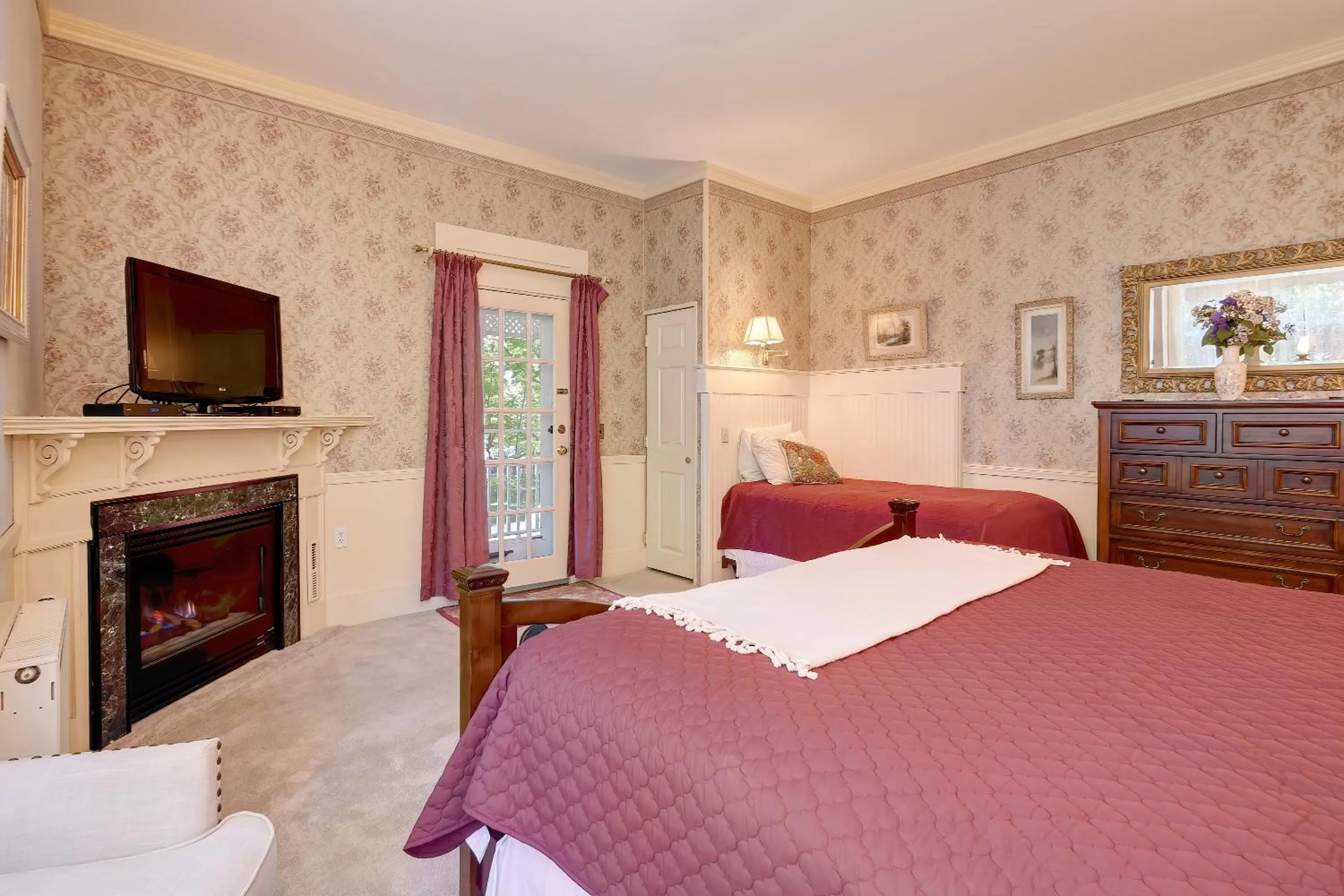 Bedroom, Bed in Mira Monte Inn & Suites