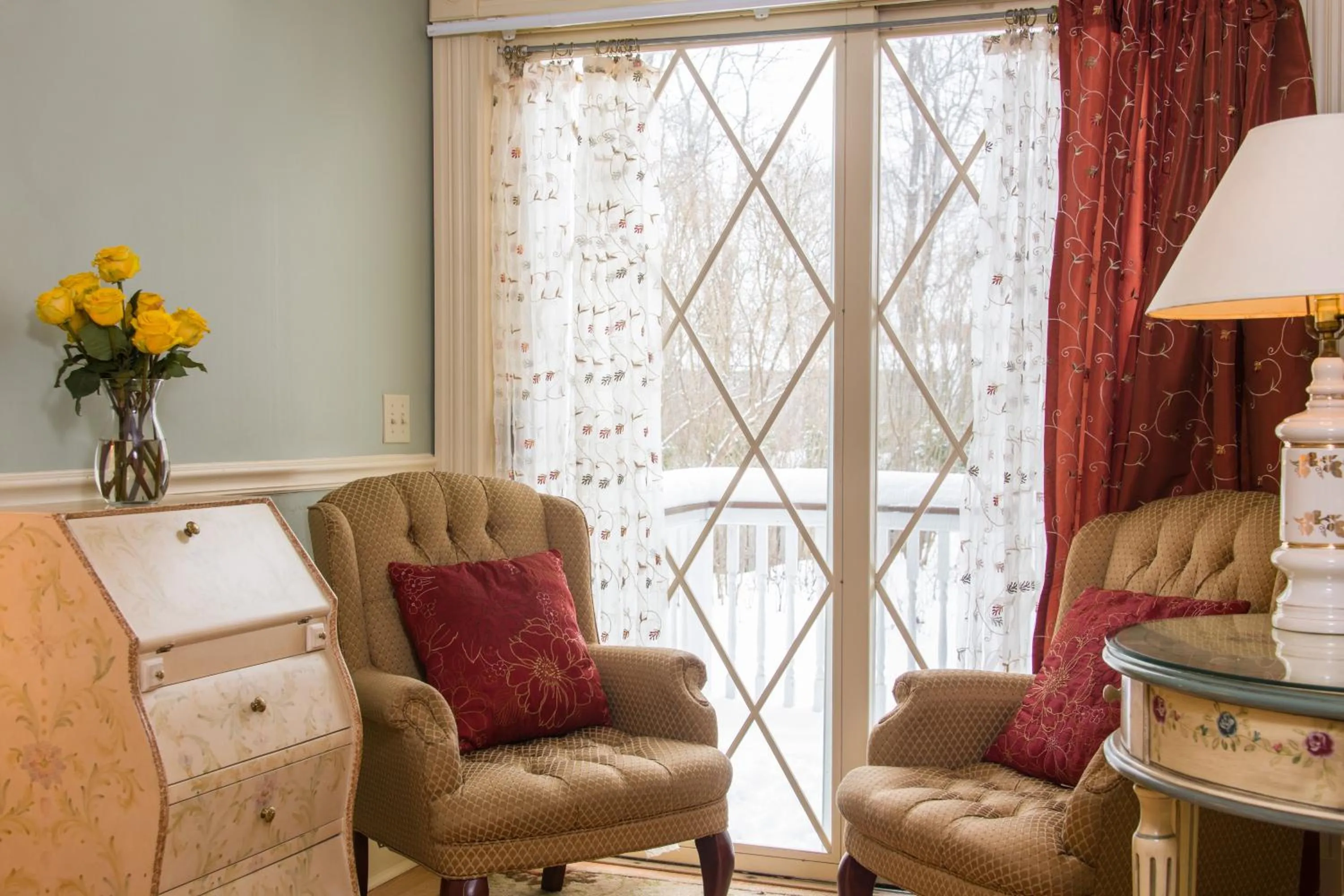 Seating area in Mira Monte Inn & Suites