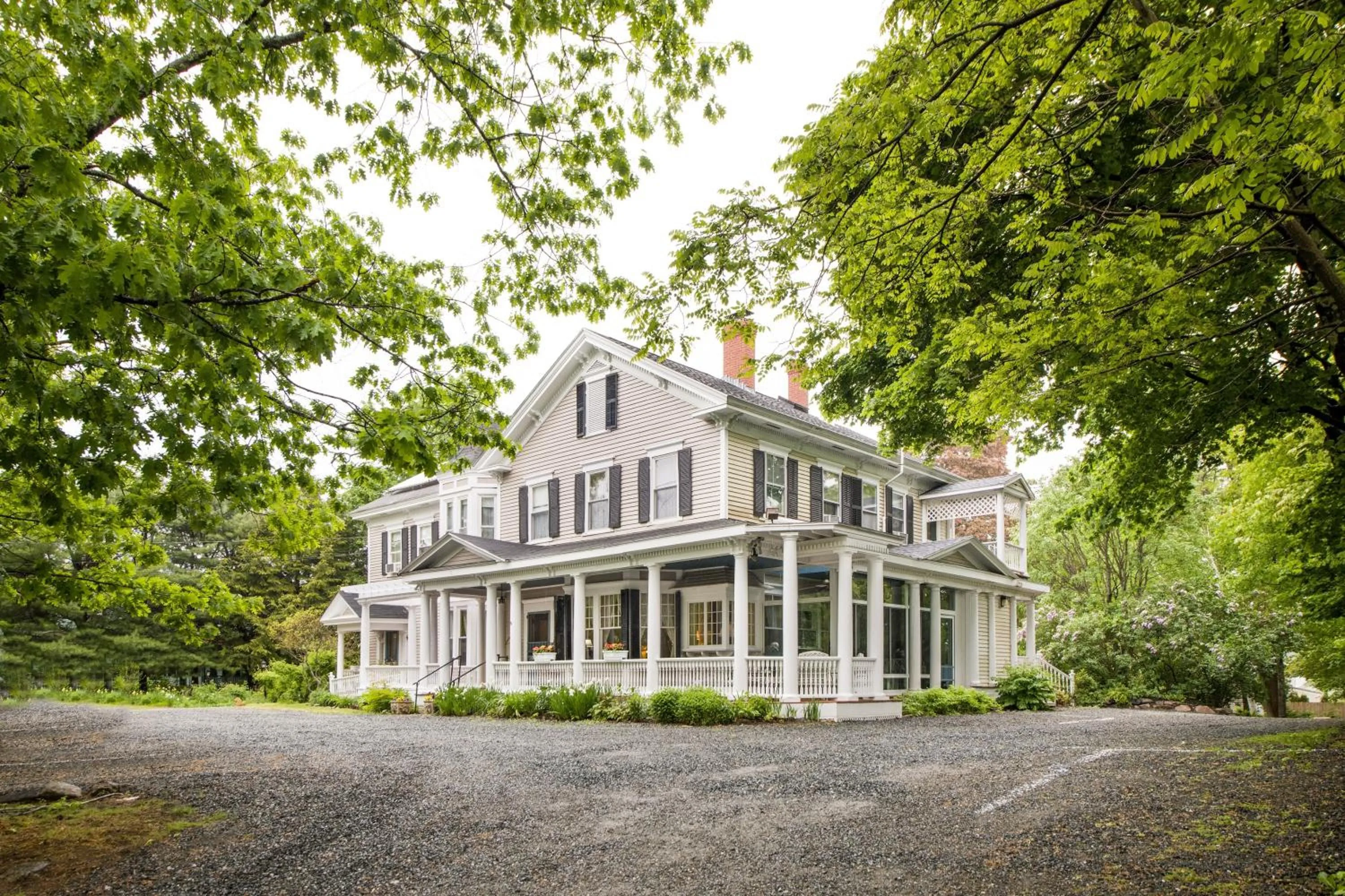 Facade/entrance in Mira Monte Inn & Suites