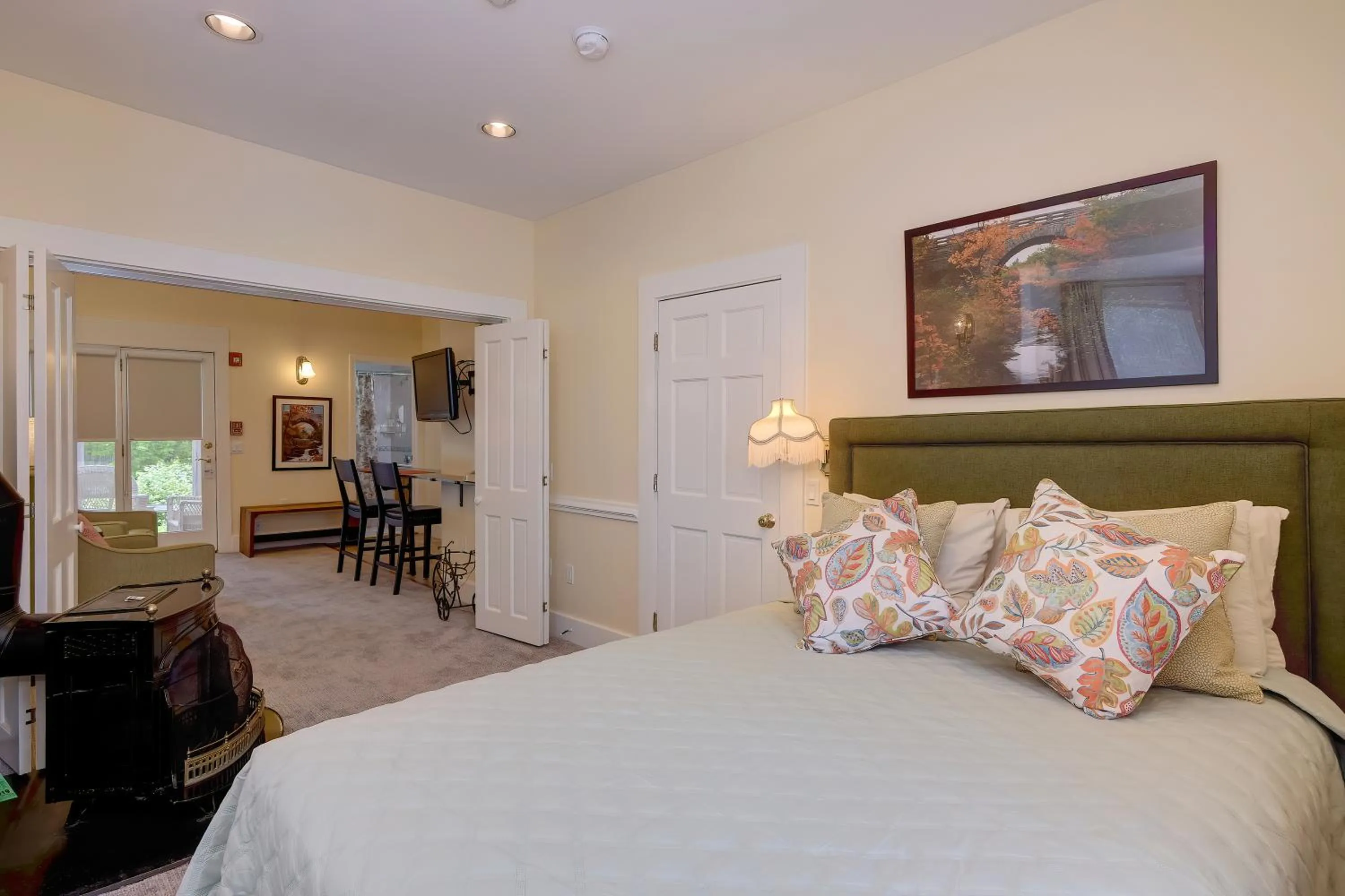 Bedroom, Bed in Mira Monte Inn & Suites