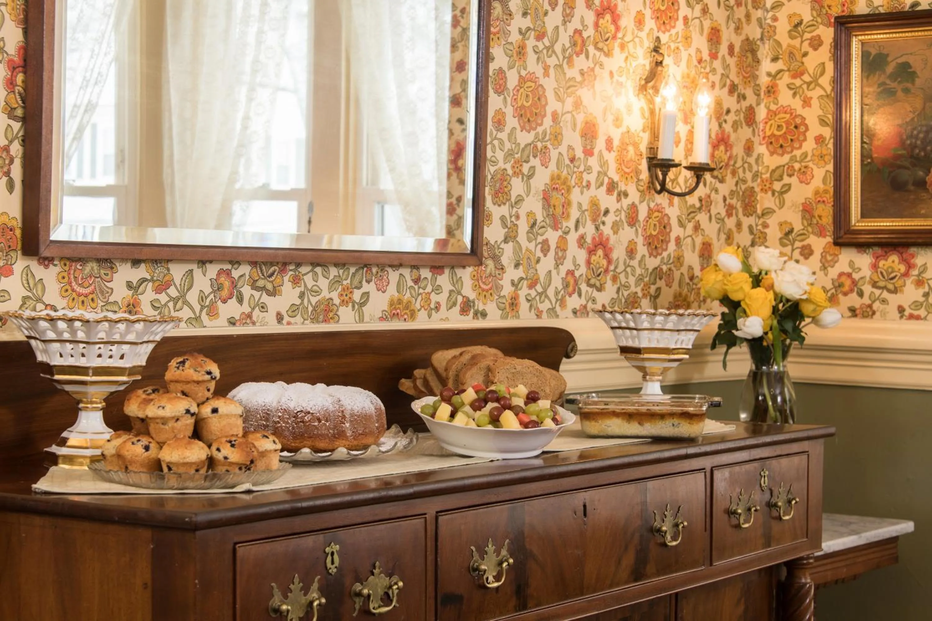 Dining area in Mira Monte Inn & Suites