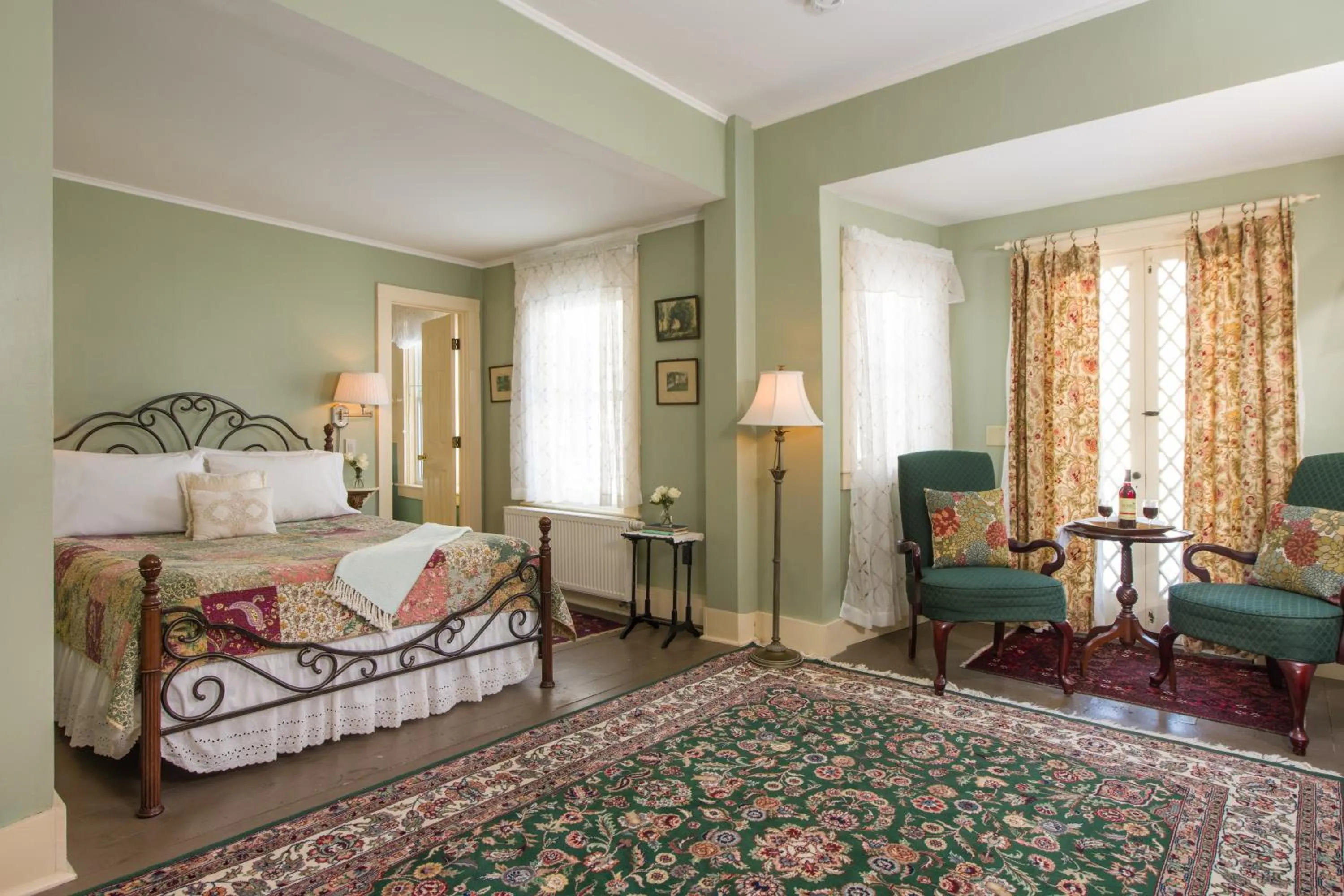 Bedroom, Bed in Mira Monte Inn & Suites