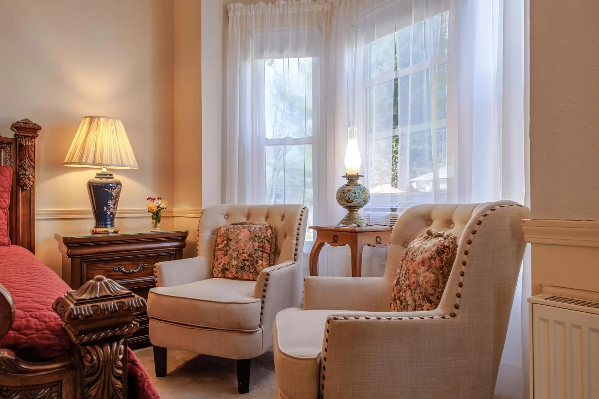 Mira Monte Inn & Suites