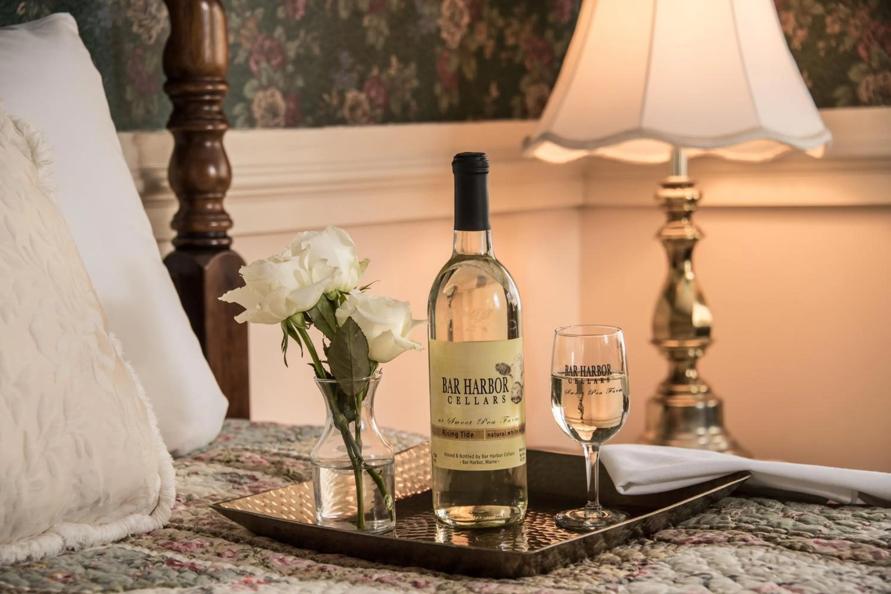 Bed in Mira Monte Inn & Suites