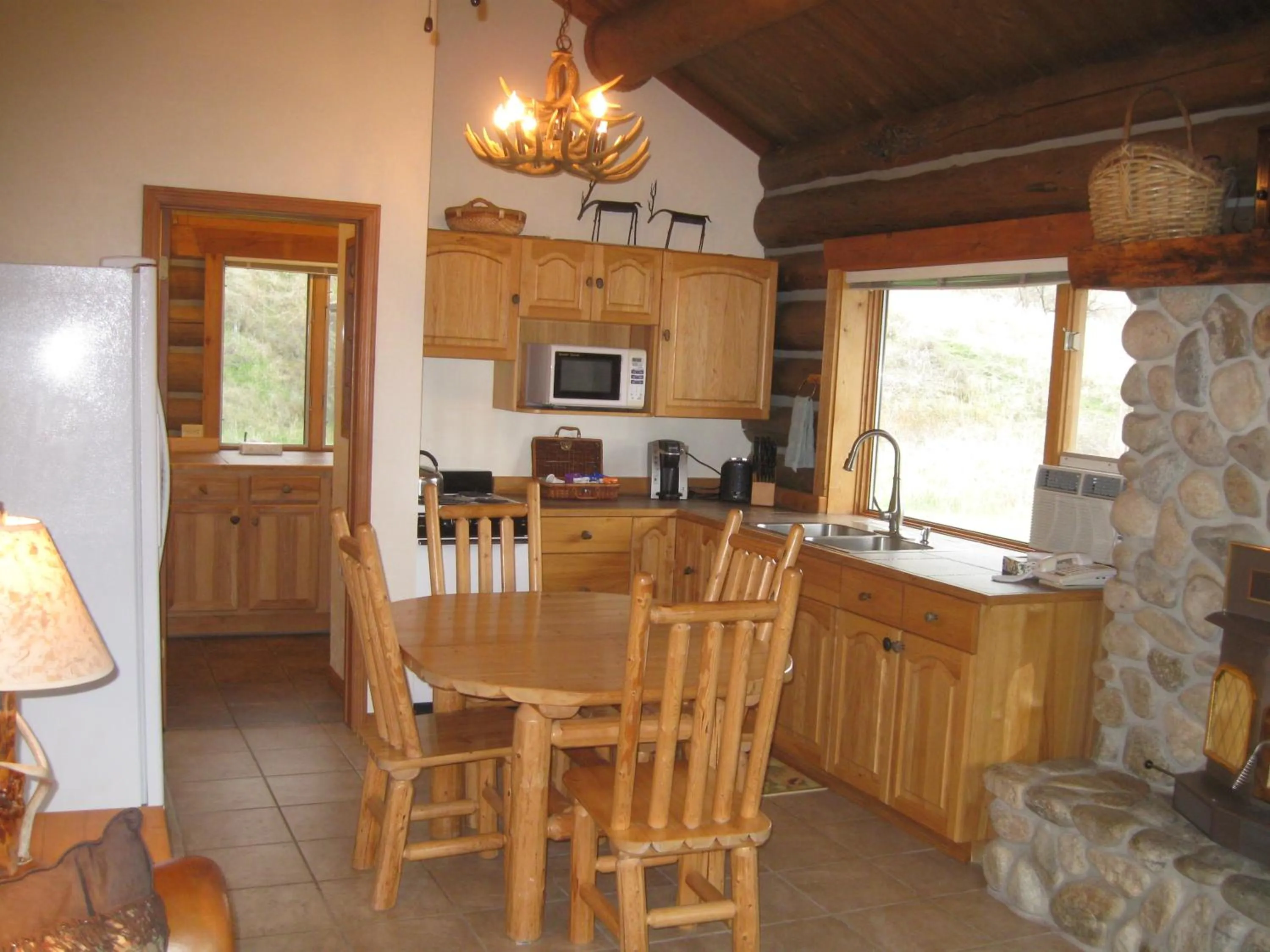 Kitchen or kitchenette in Rye Creek Lodge