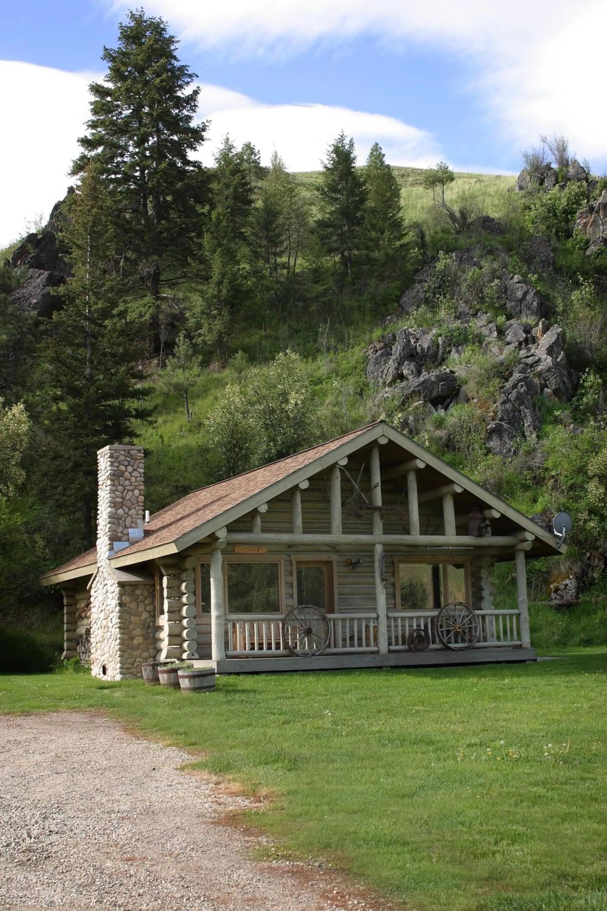 Property building in Rye Creek Lodge