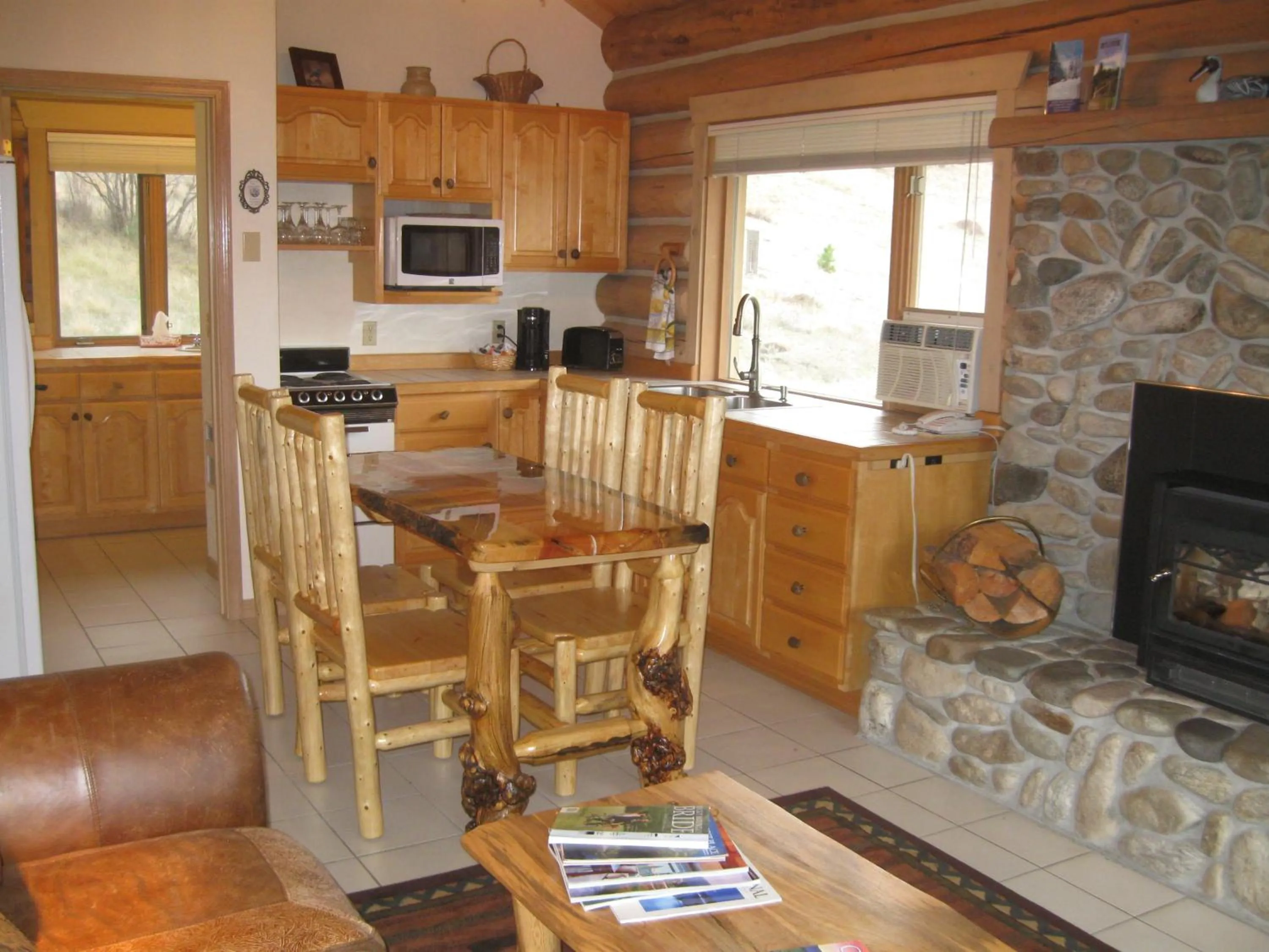 Kitchen or kitchenette in Rye Creek Lodge