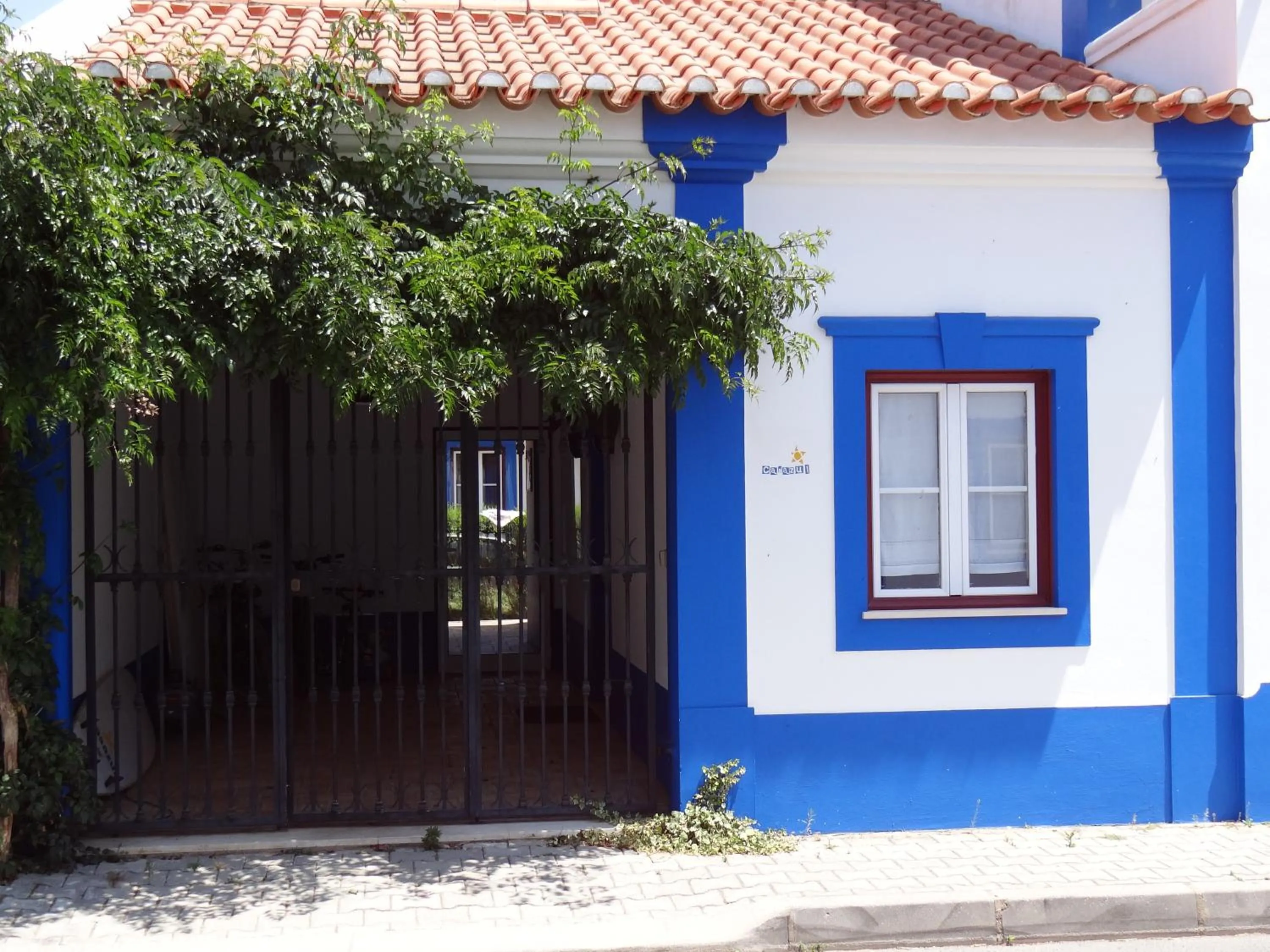 Facade/entrance in CASAZUL Milfontes