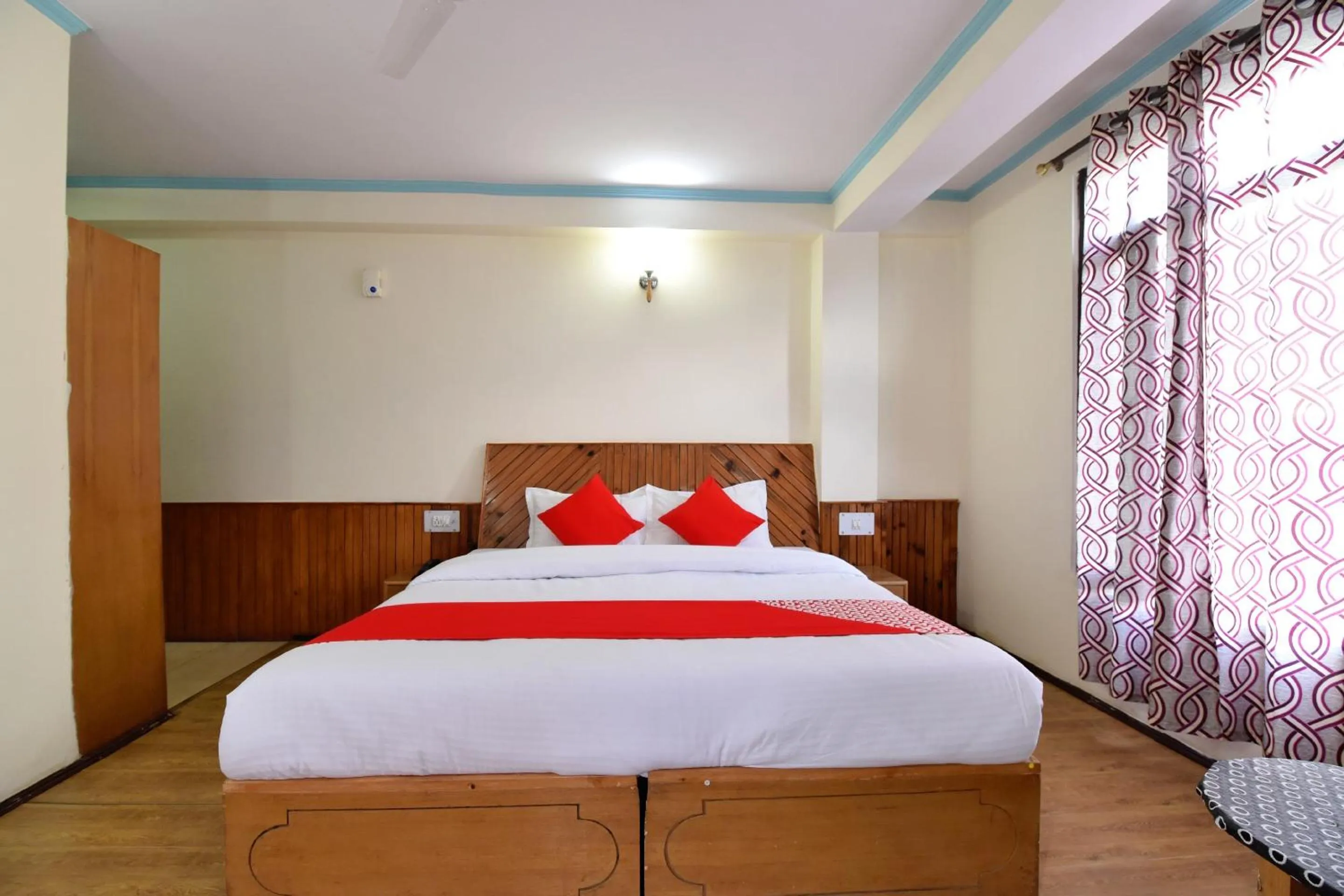 Bedroom in OYO Hill View