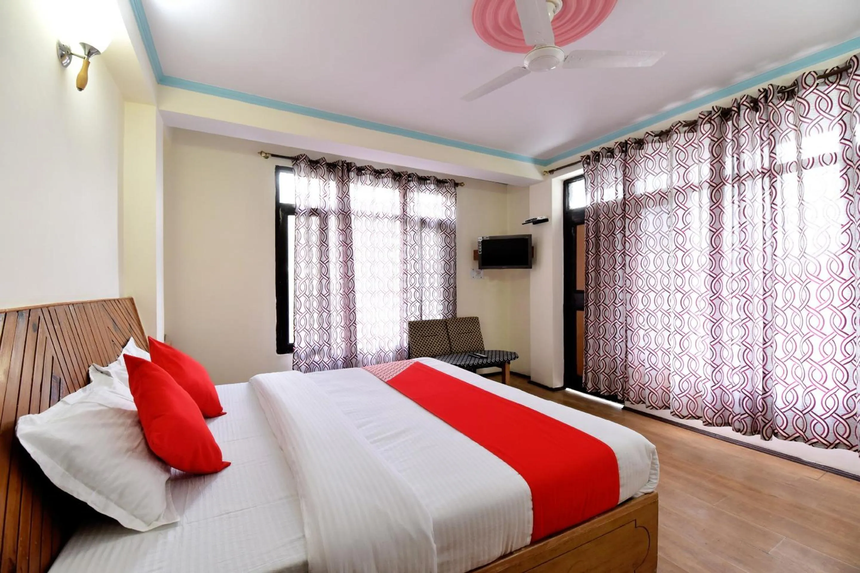 Bedroom in OYO Hill View