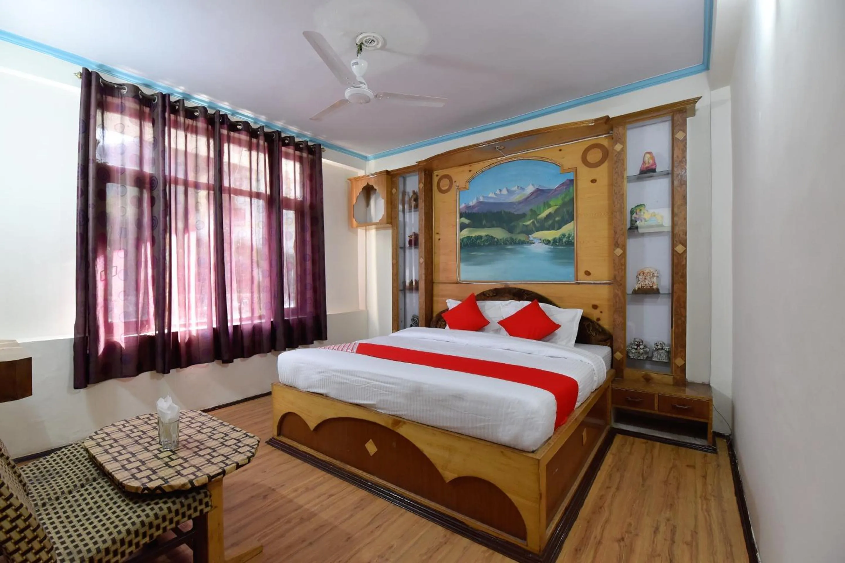 Bedroom in OYO Hill View