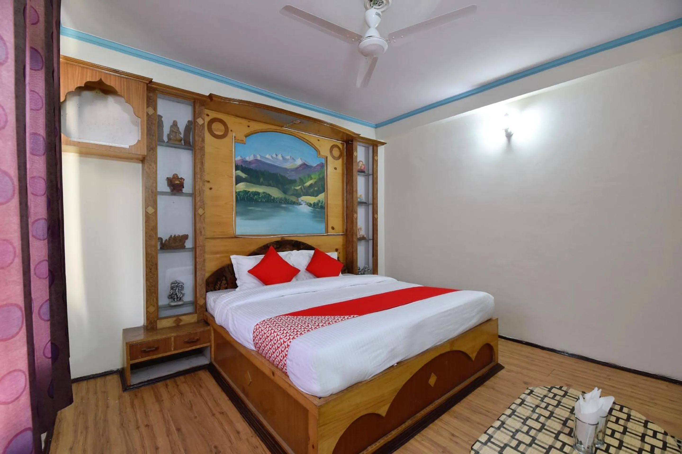 Bedroom in OYO Hill View