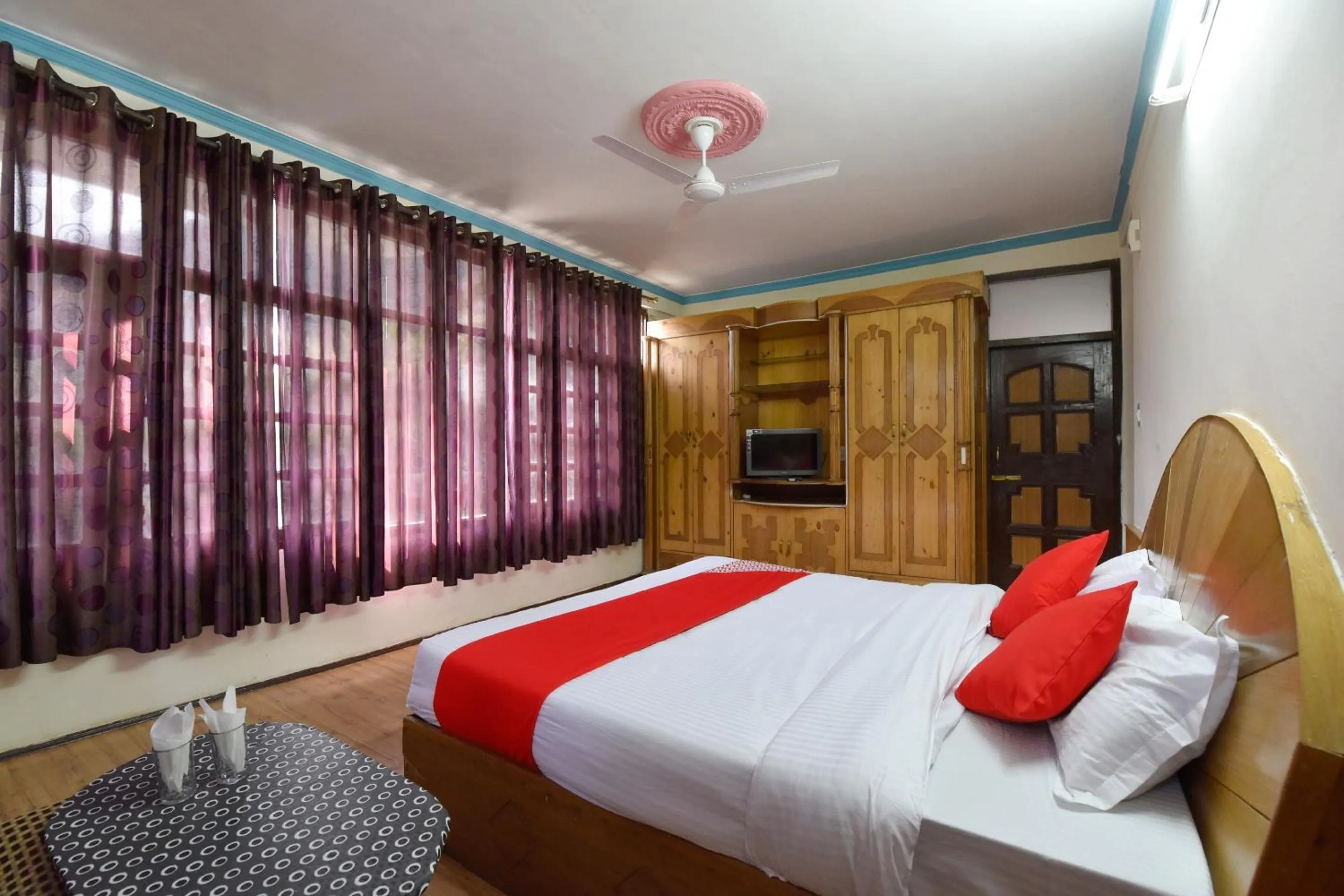 Bedroom in OYO Hill View