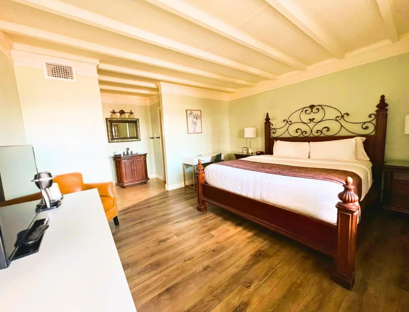 Superior King Room in Bayfront Inn