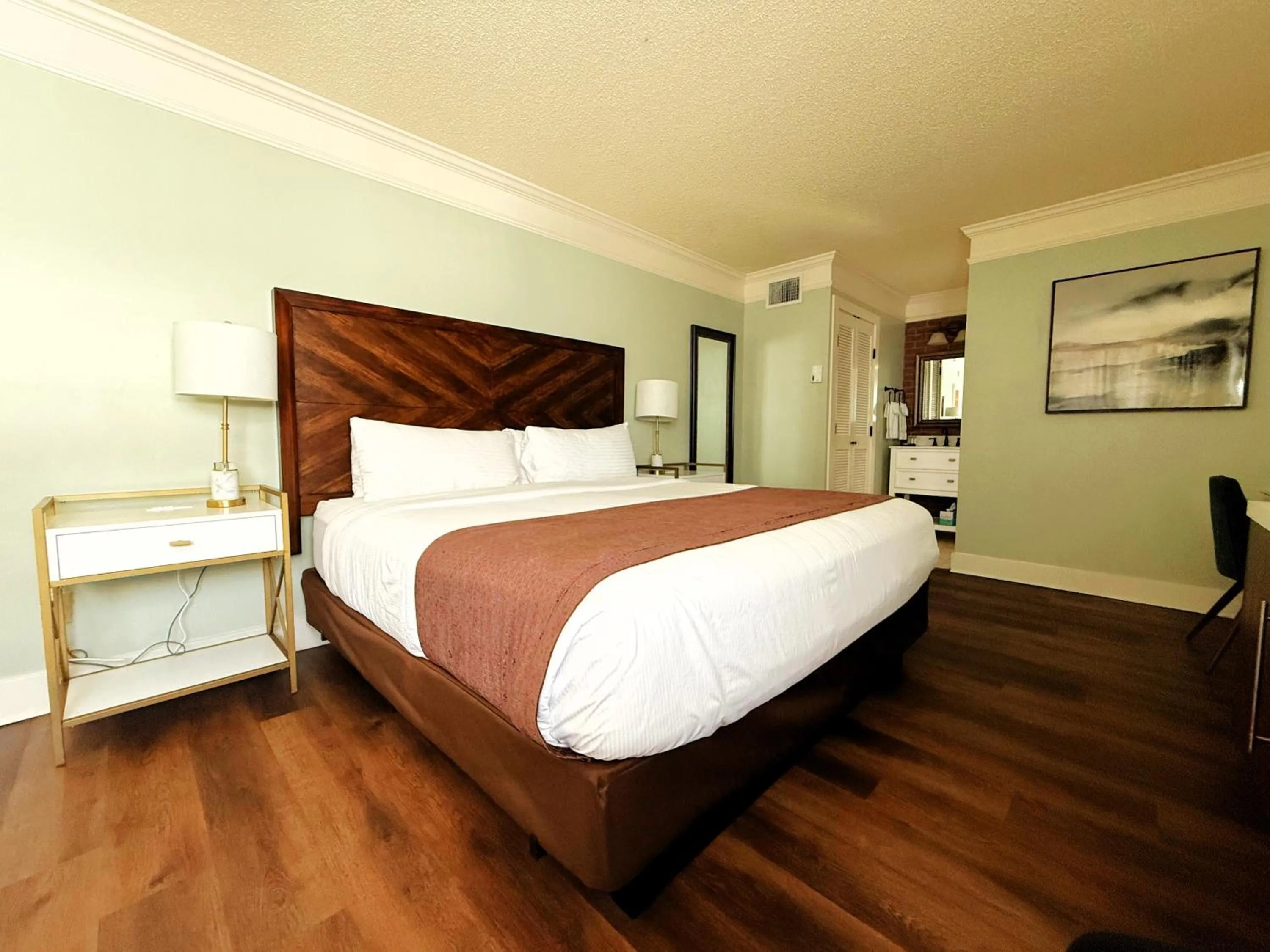 King Room corner in Bayfront Inn