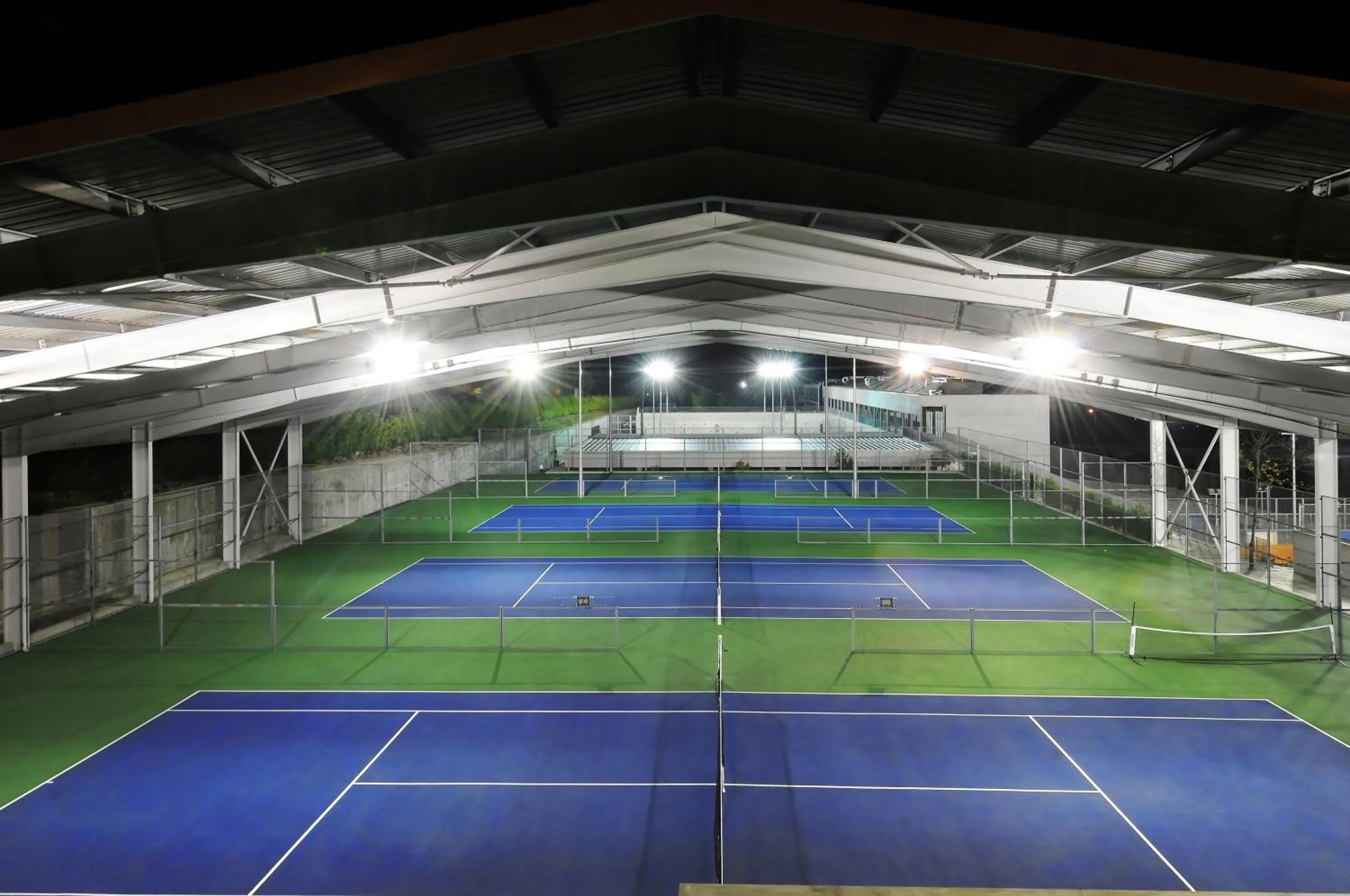 Tennis court in Open Village Sports Hotel & Spa Club