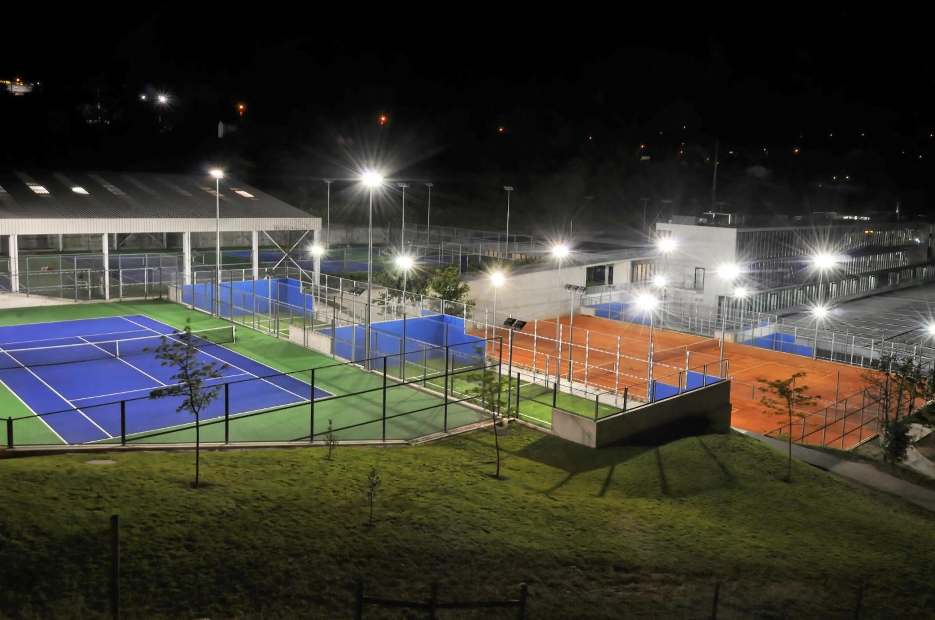 Tennis court in Open Village Sports Hotel & Spa Club