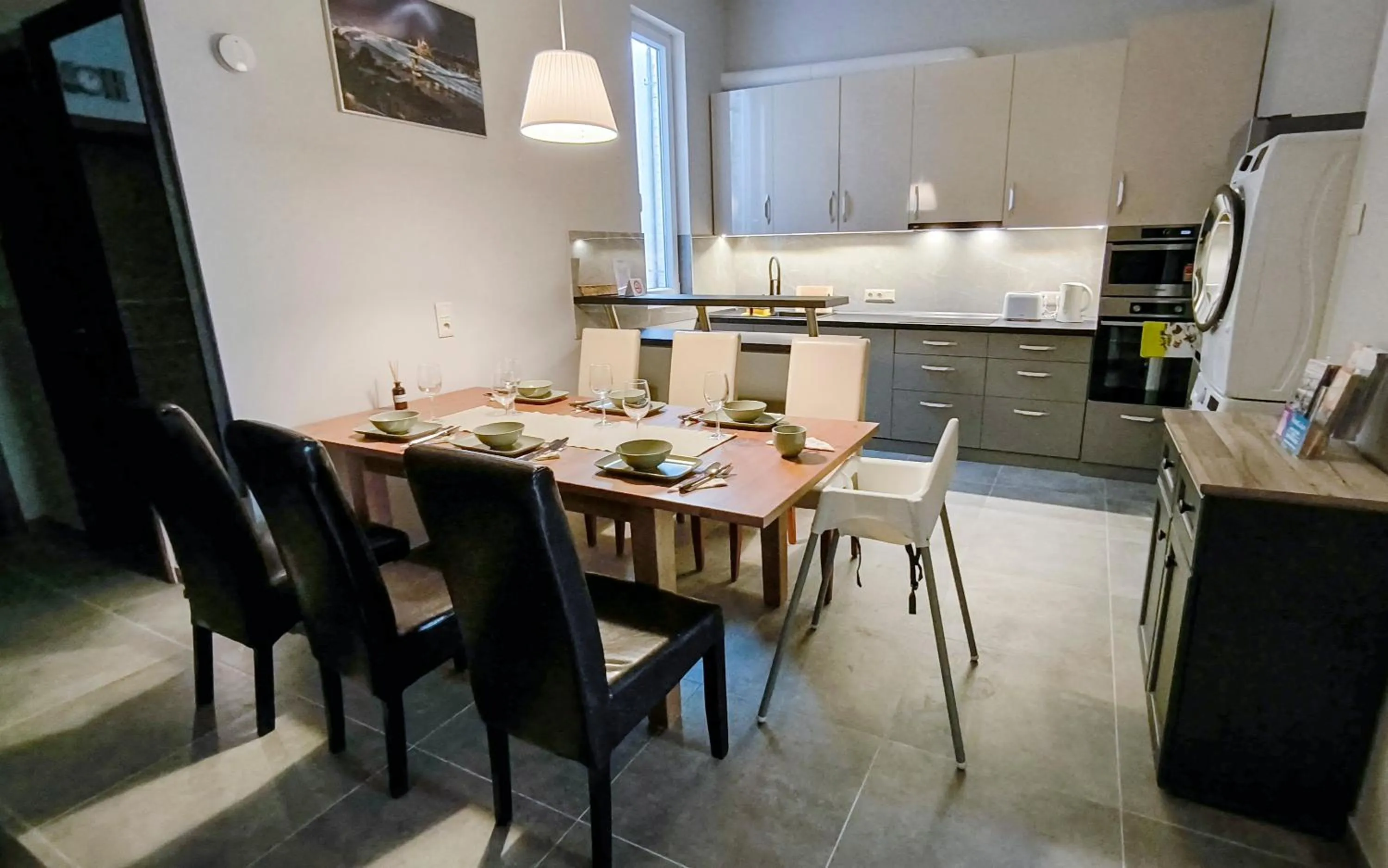 Decorative detail in Corvin Point Rooms and Apartments