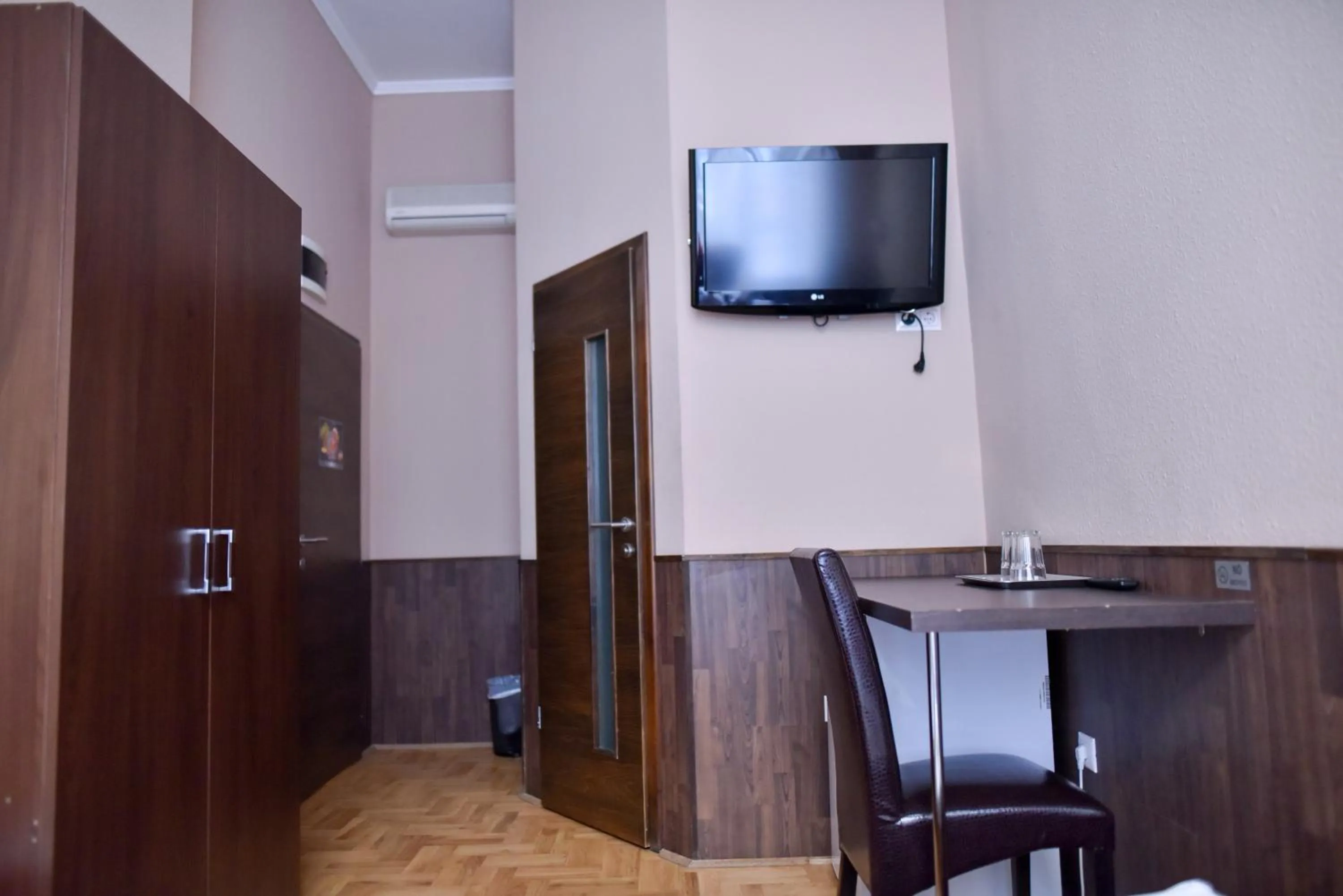 TV and multimedia in Corvin Point Rooms and Apartments