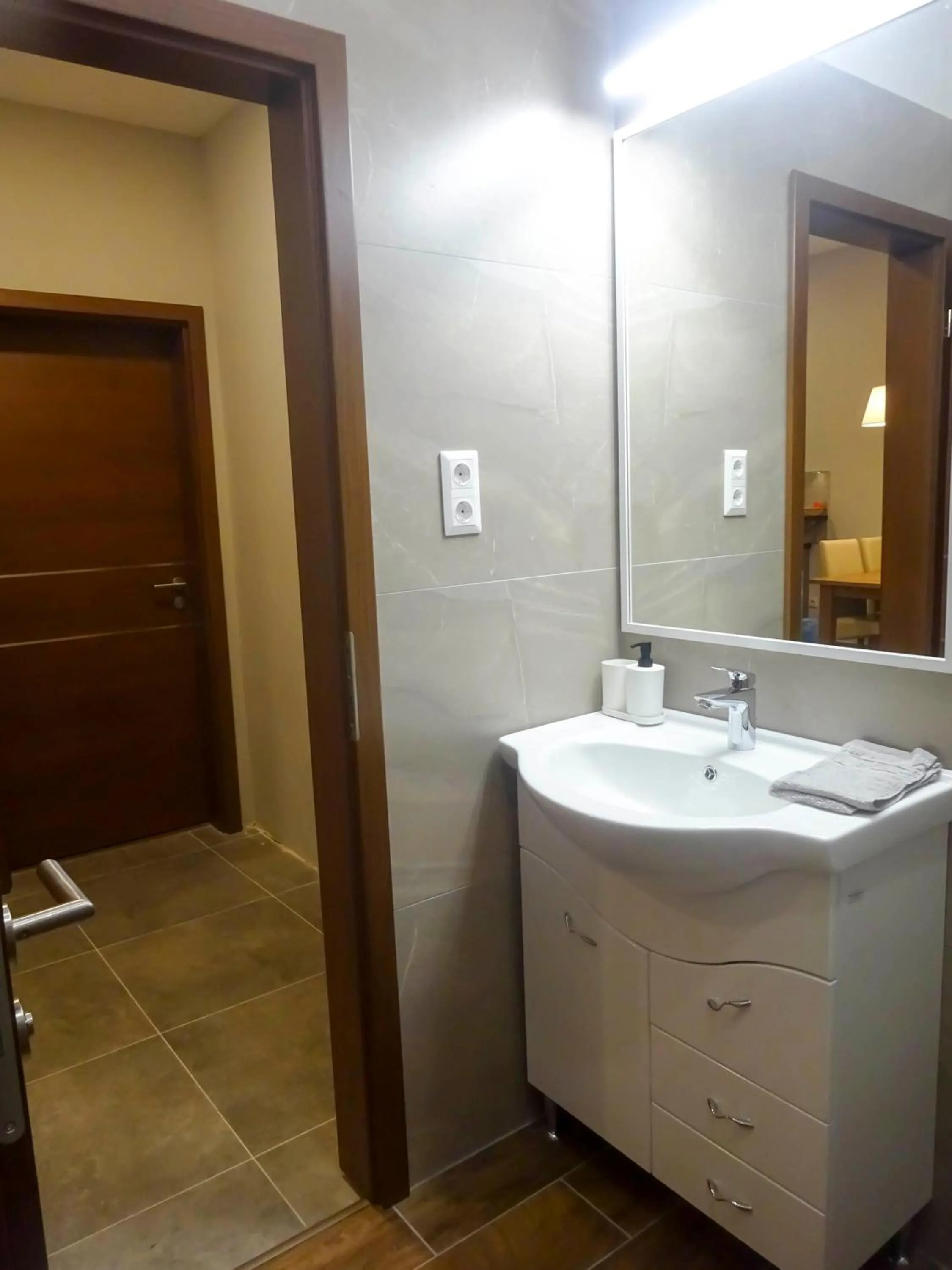 Bathroom in Corvin Point Rooms and Apartments