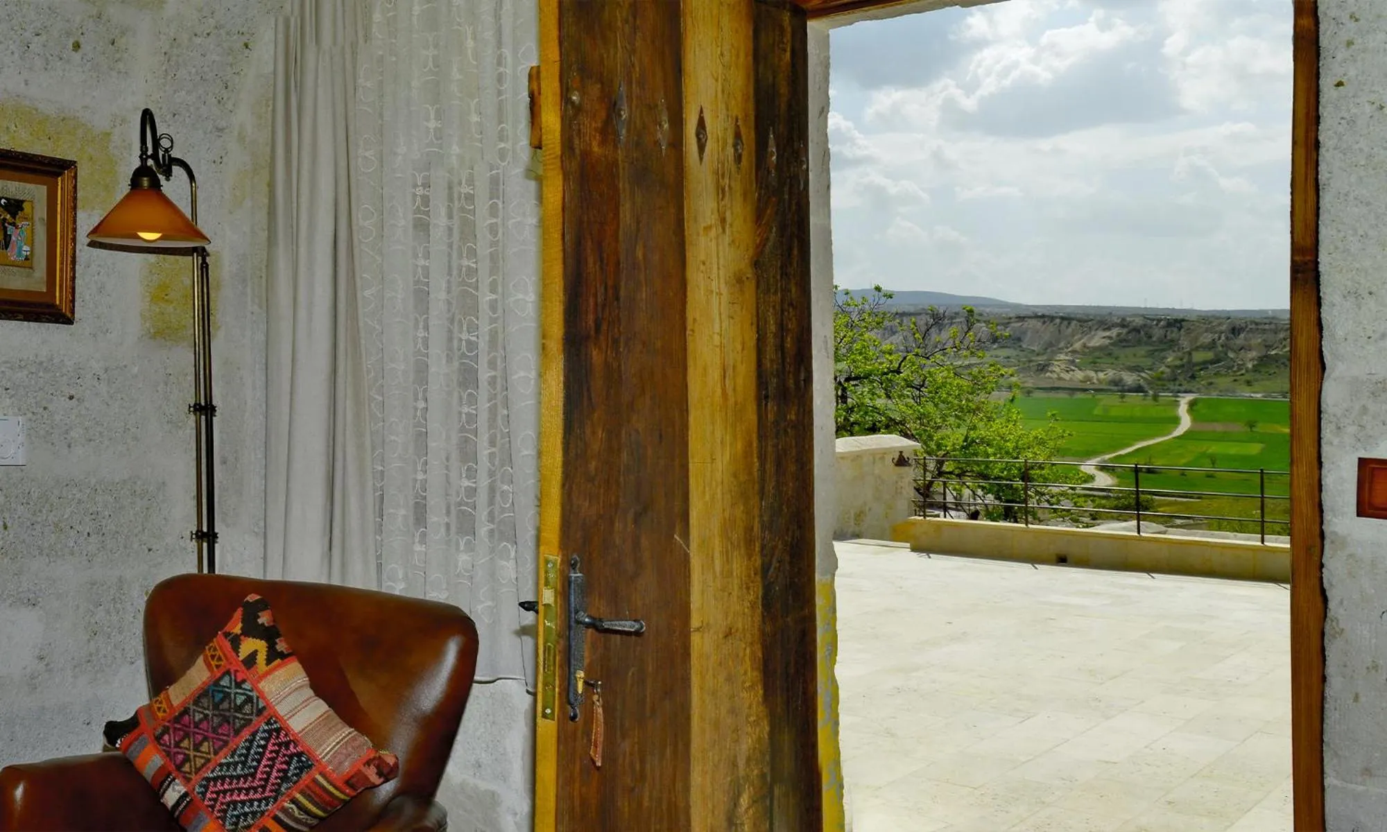 Facade/entrance in Seki Cave Suites