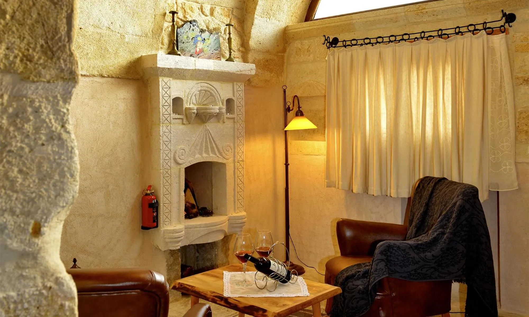 Living room in Seki Cave Suites