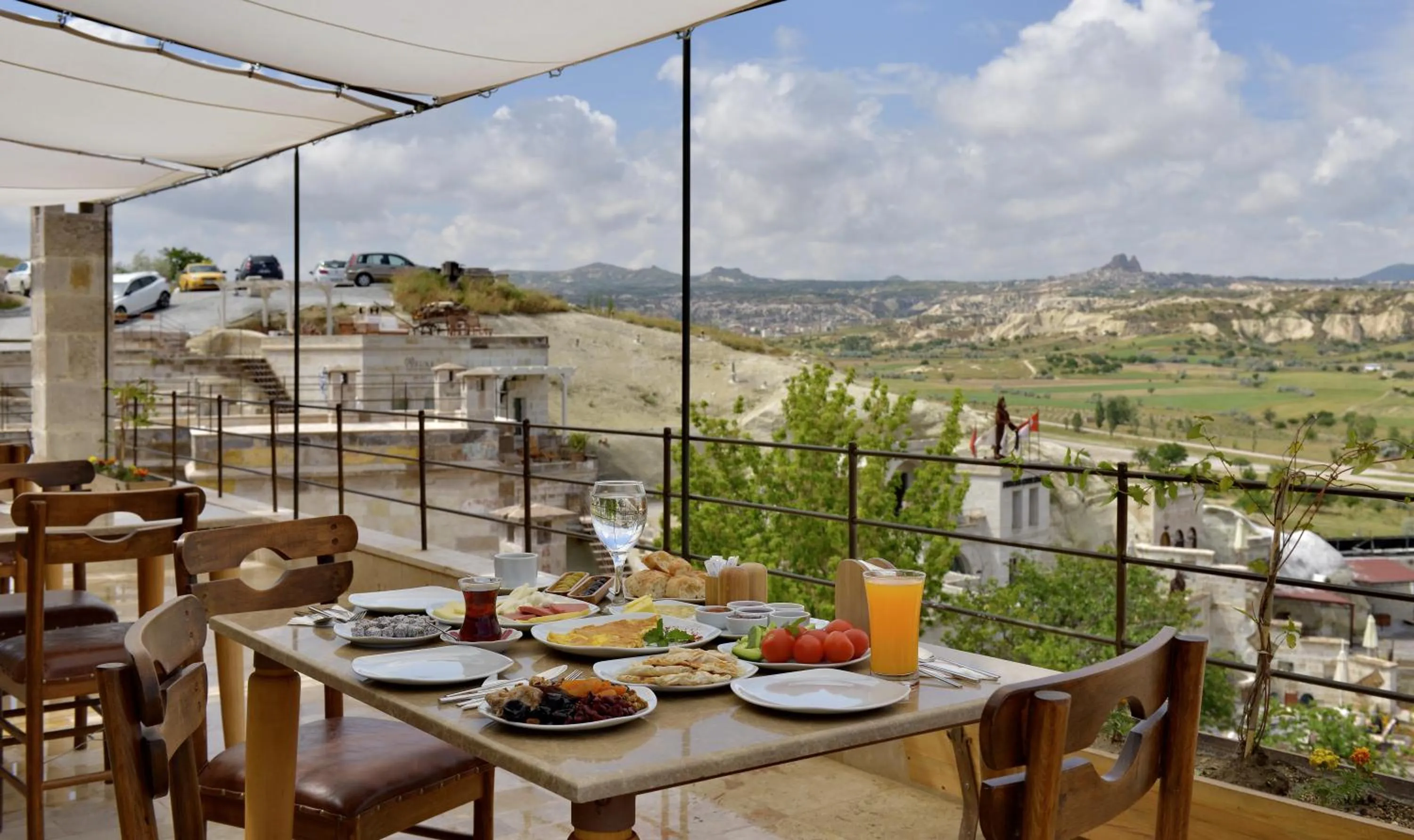 Restaurant/places to eat in Seki Cave Suites