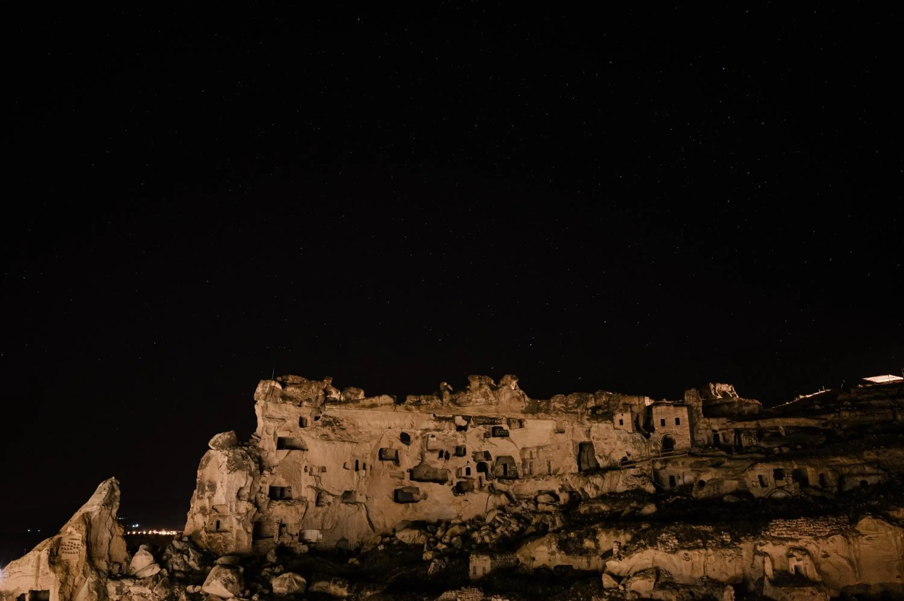 Night in Seki Cave Suites