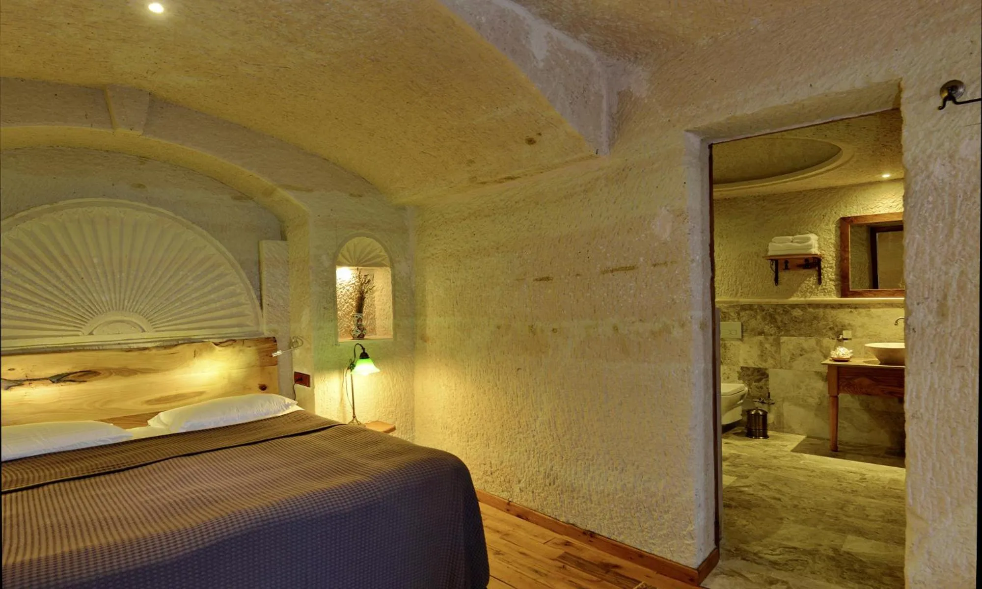 Bathroom, Bed in Seki Cave Suites