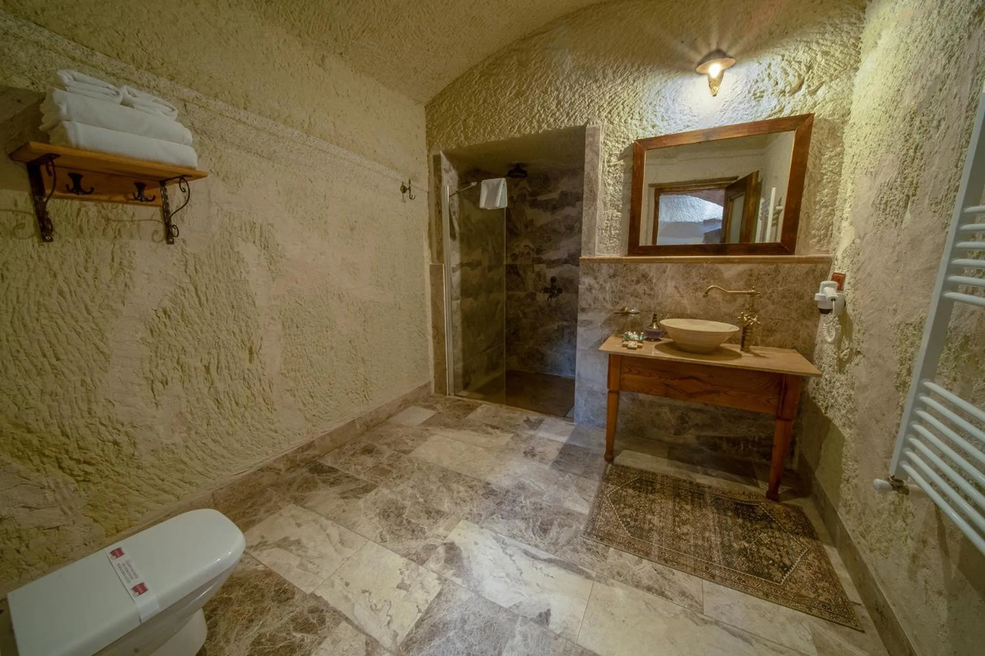 Toilet in Seki Cave Suites