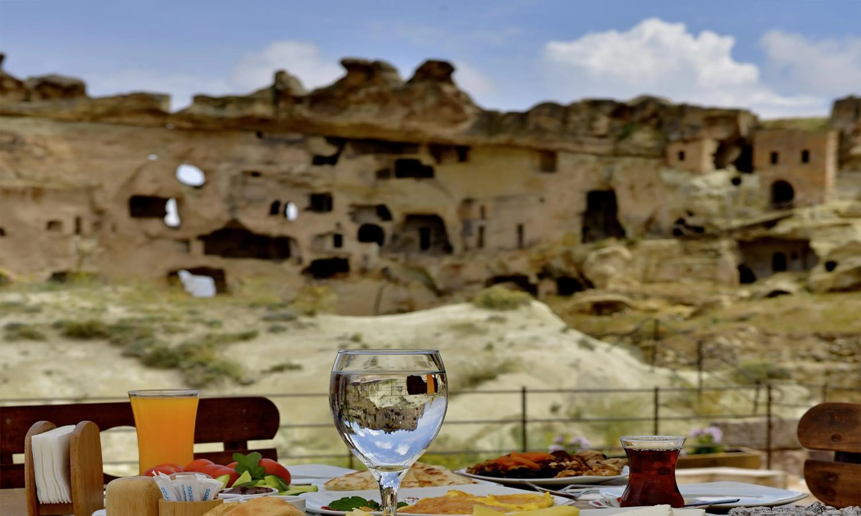 Restaurant/places to eat in Seki Cave Suites