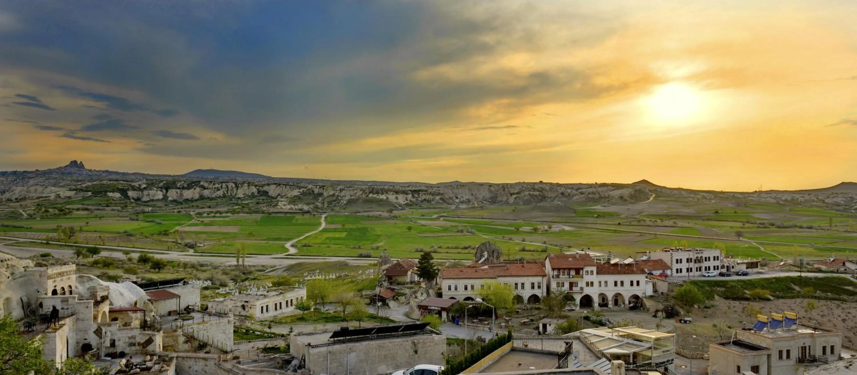 Neighbourhood in Seki Cave Suites