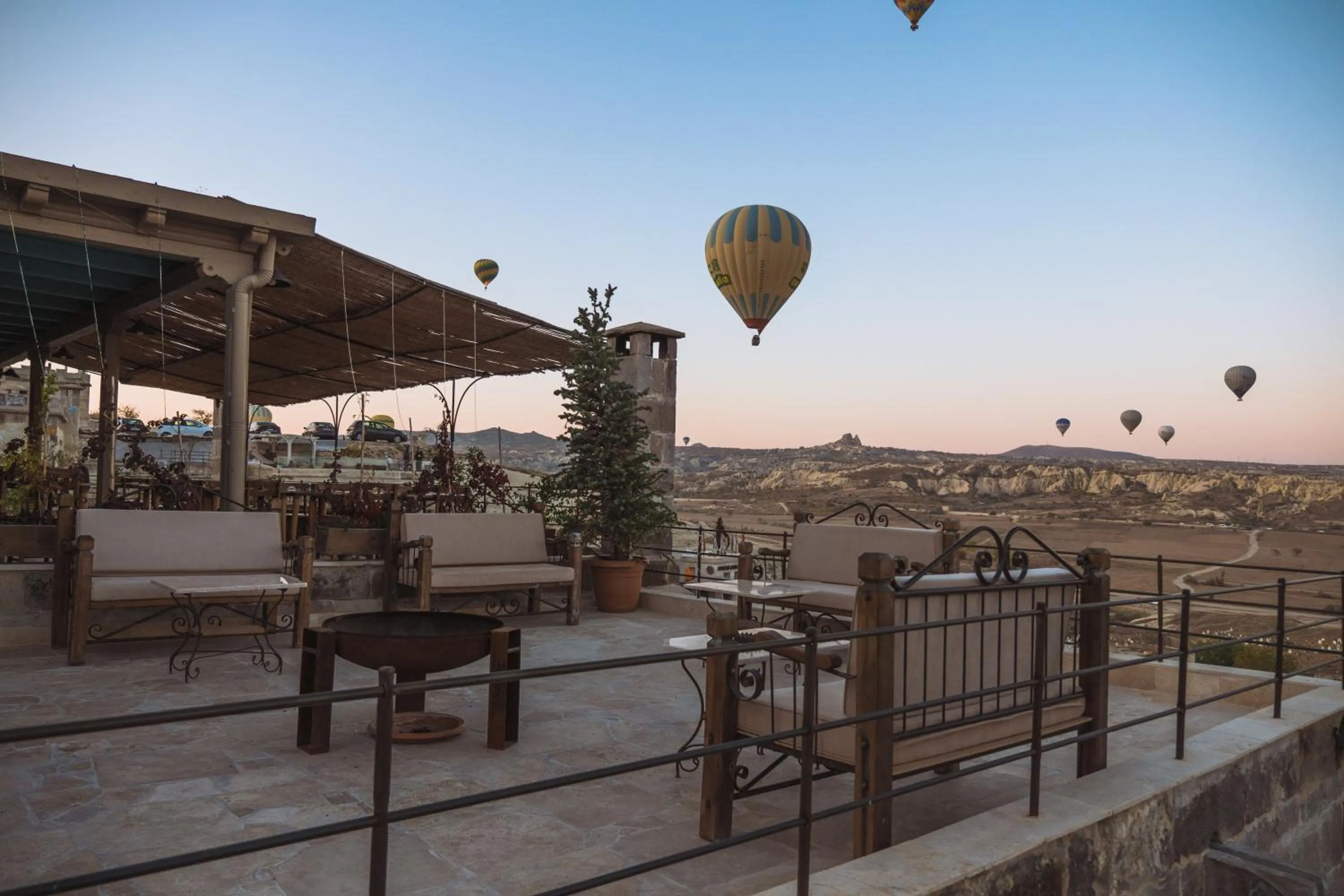 Restaurant/places to eat in Seki Cave Suites