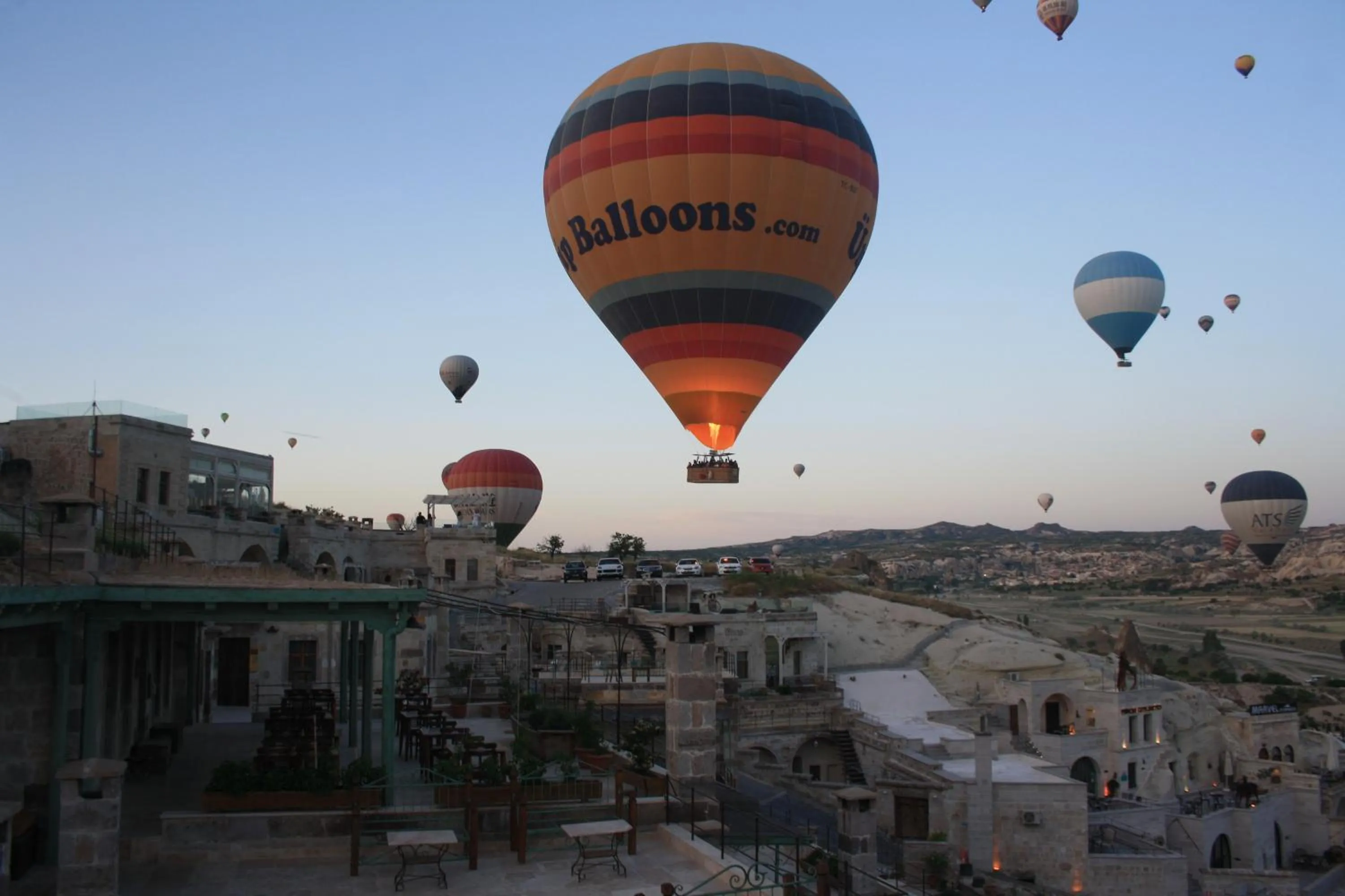 Day in Seki Cave Suites