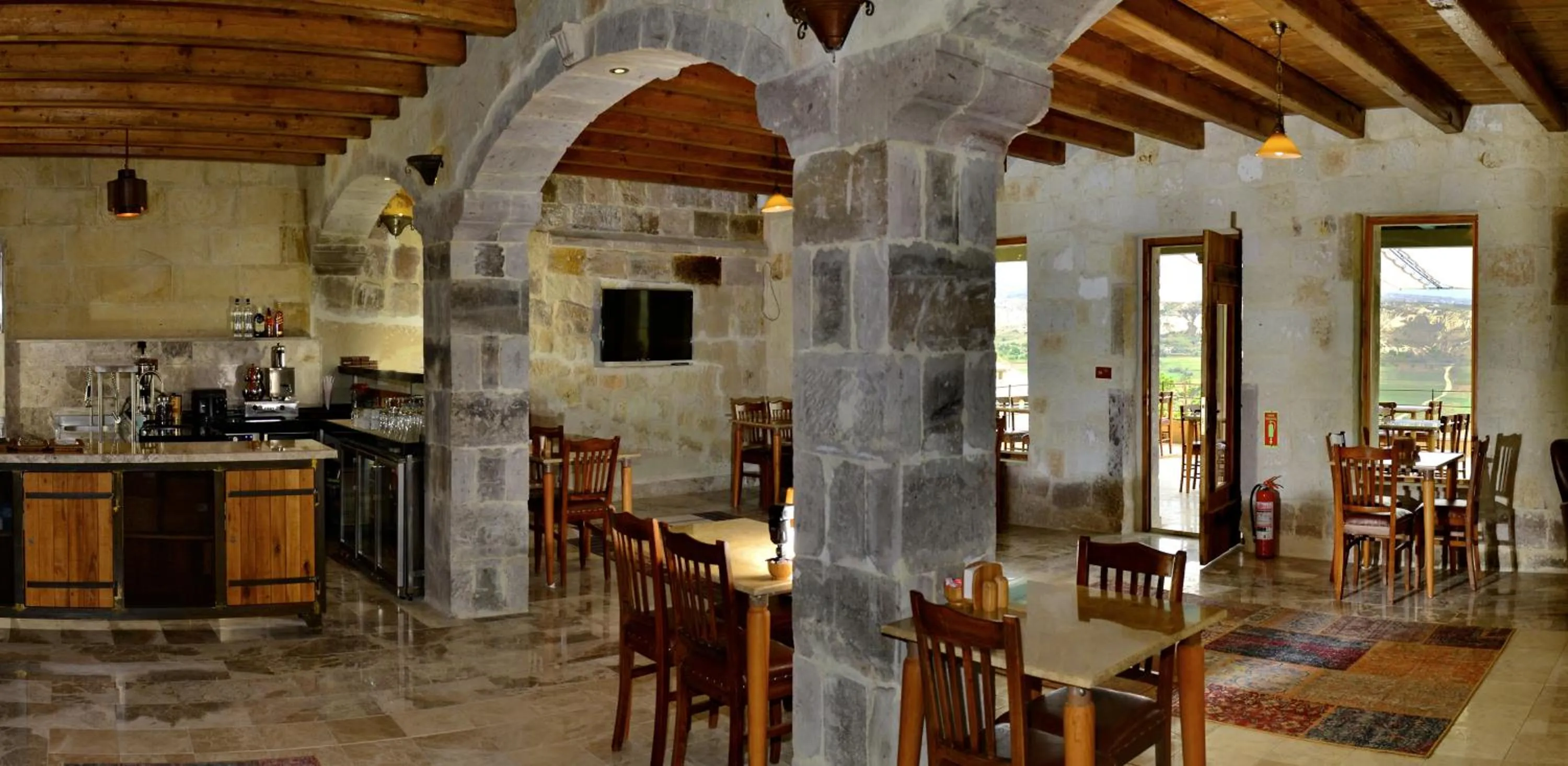 Restaurant/places to eat in Seki Cave Suites