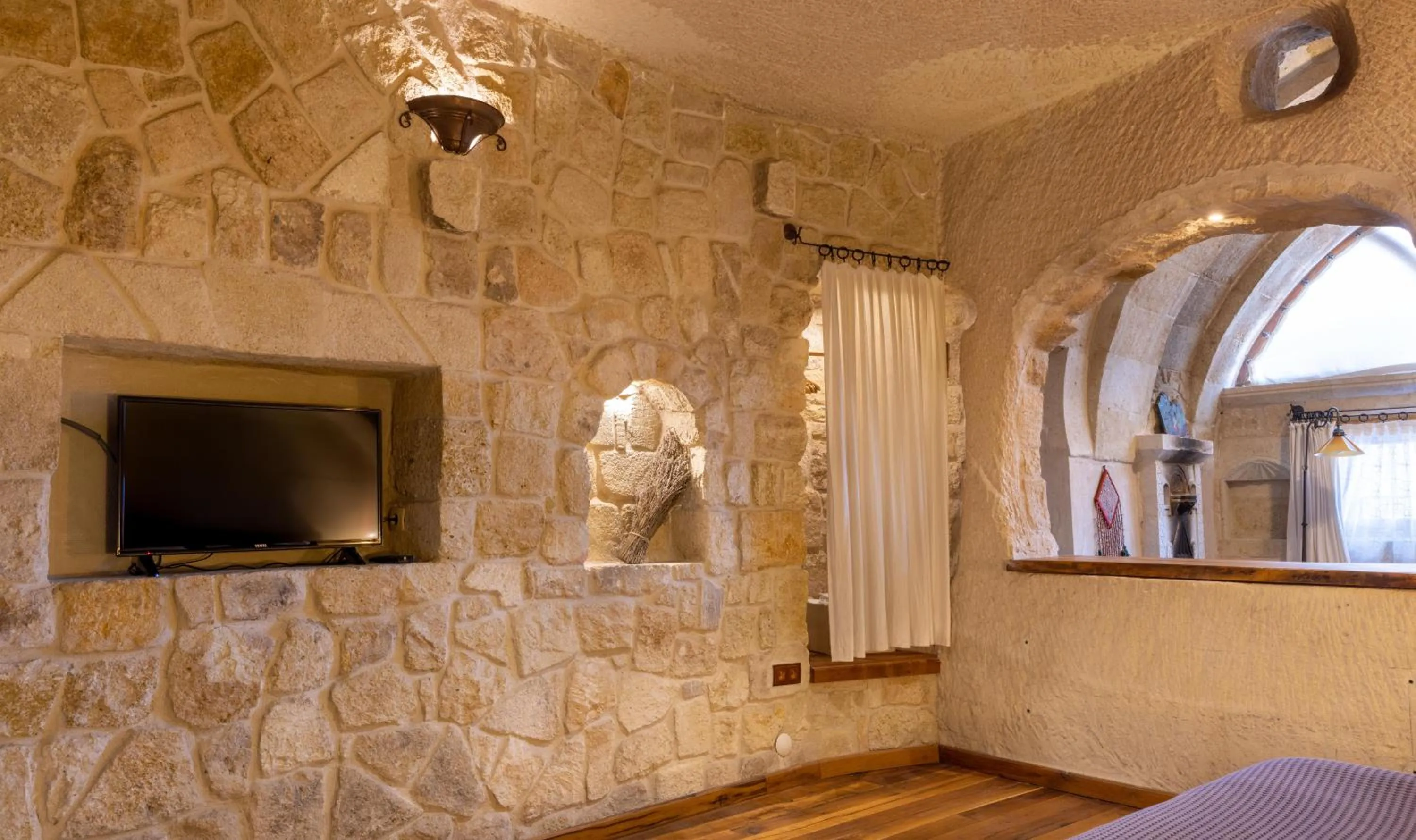 TV and multimedia in Seki Cave Suites