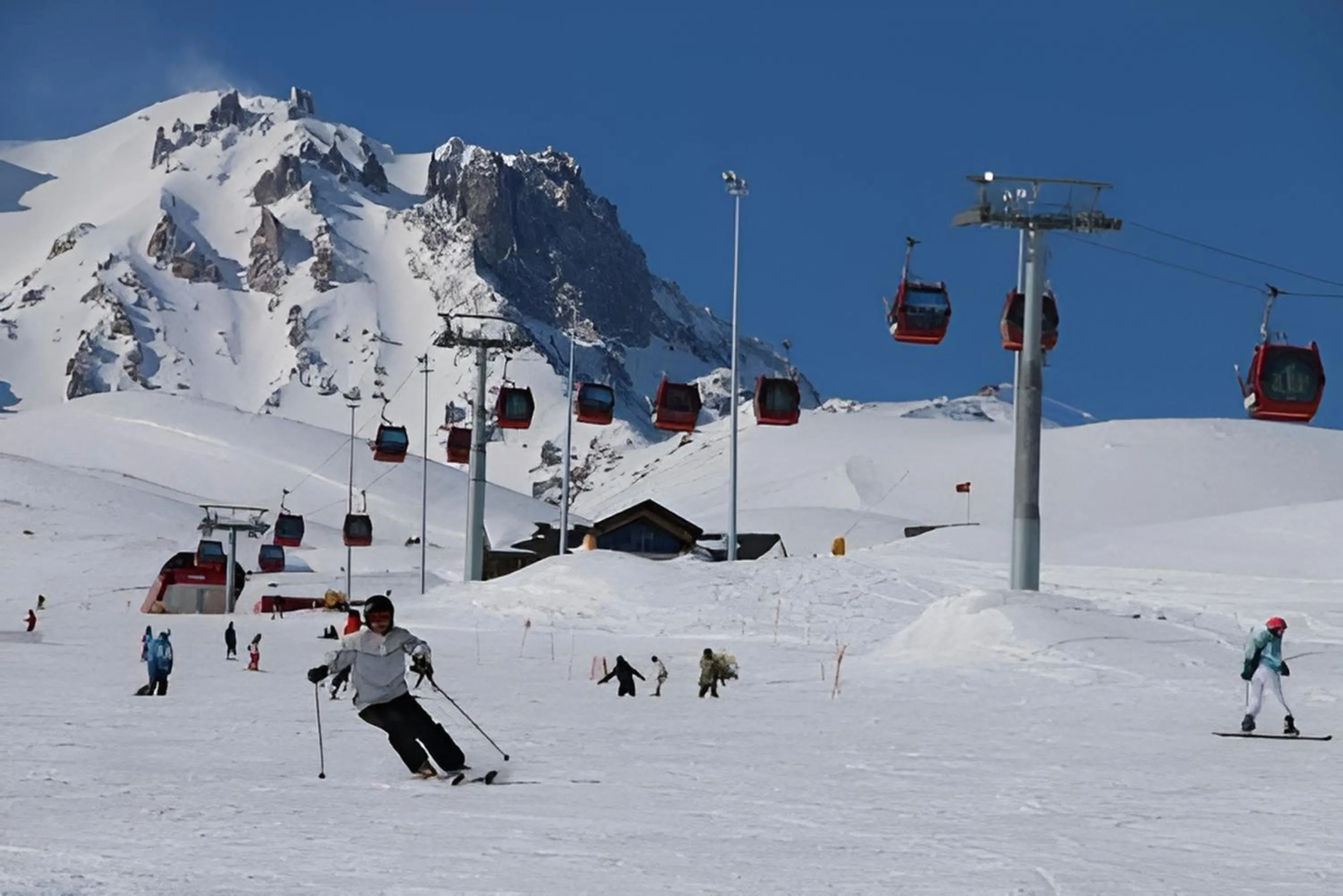 Ski School in Seki Cave Suites